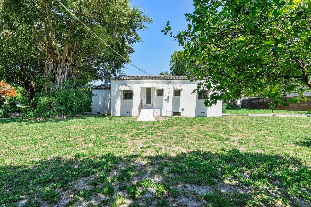 739 N Victoria Park Rd
