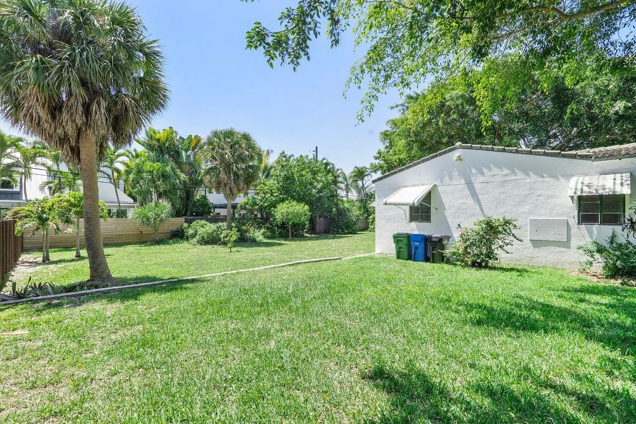 739 N Victoria Park Rd