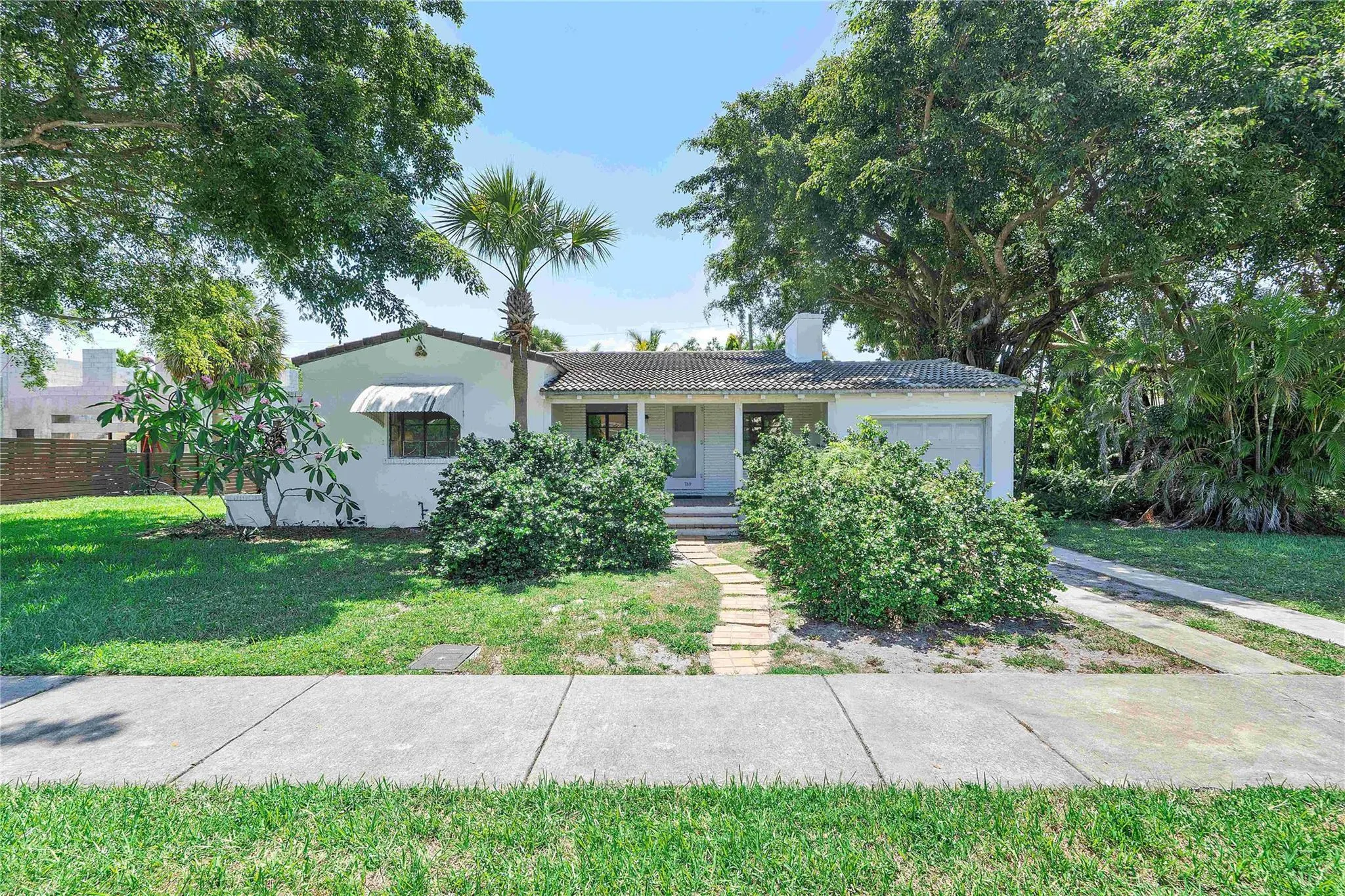 743 N Victoria Park Rd