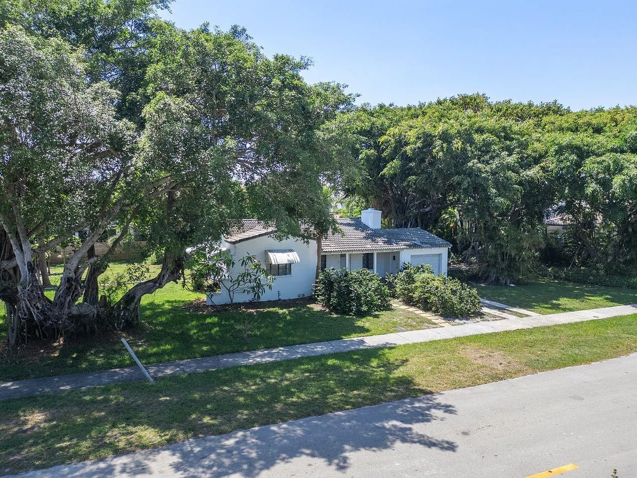 743 N Victoria Park Rd