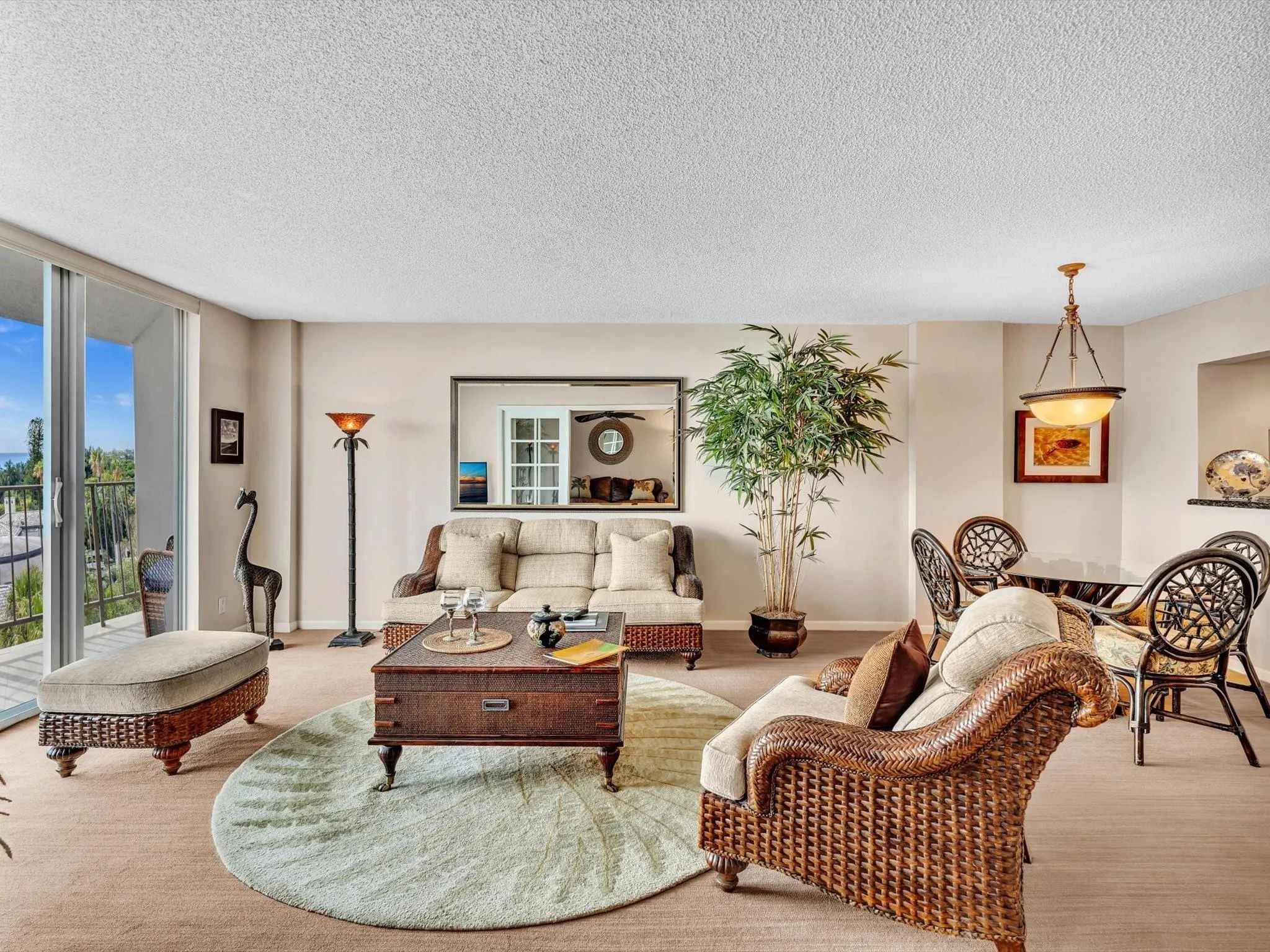 1147 Hillsboro Mile, #802