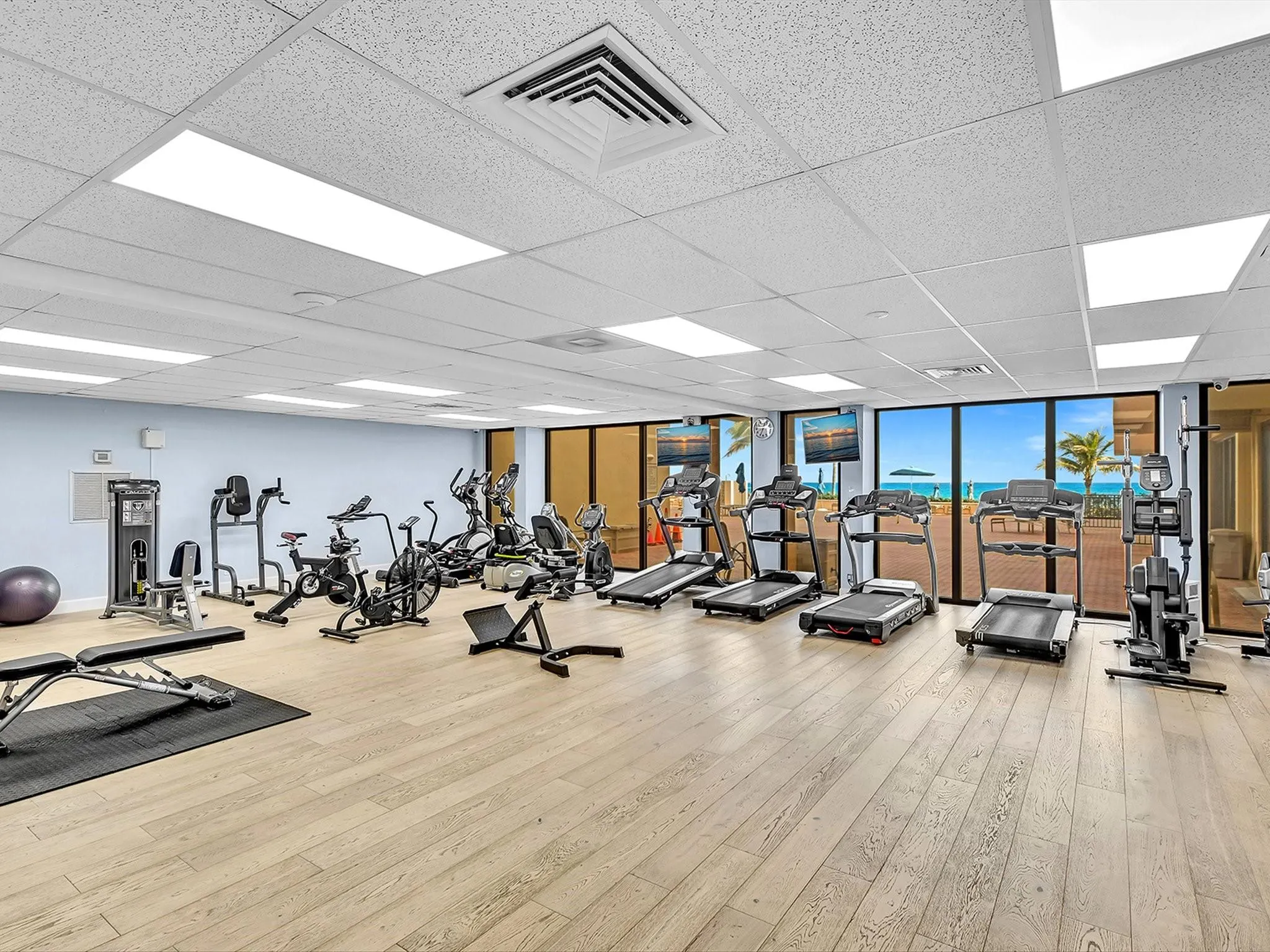 1147 Hillsboro Mile, #802