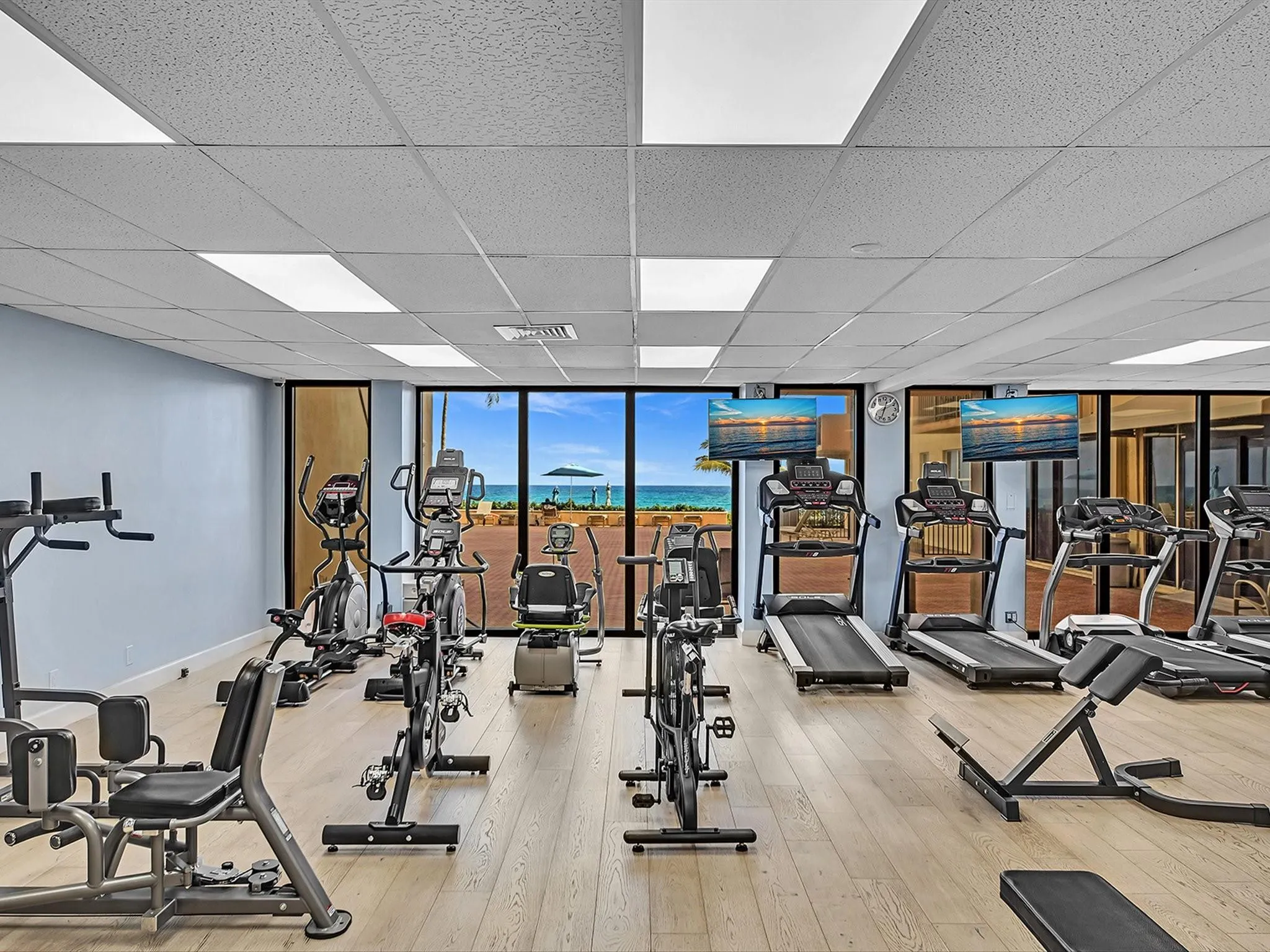 1147 Hillsboro Mile, #802