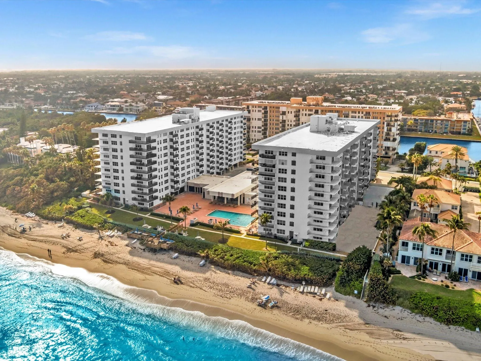 1147 Hillsboro Mile, #802