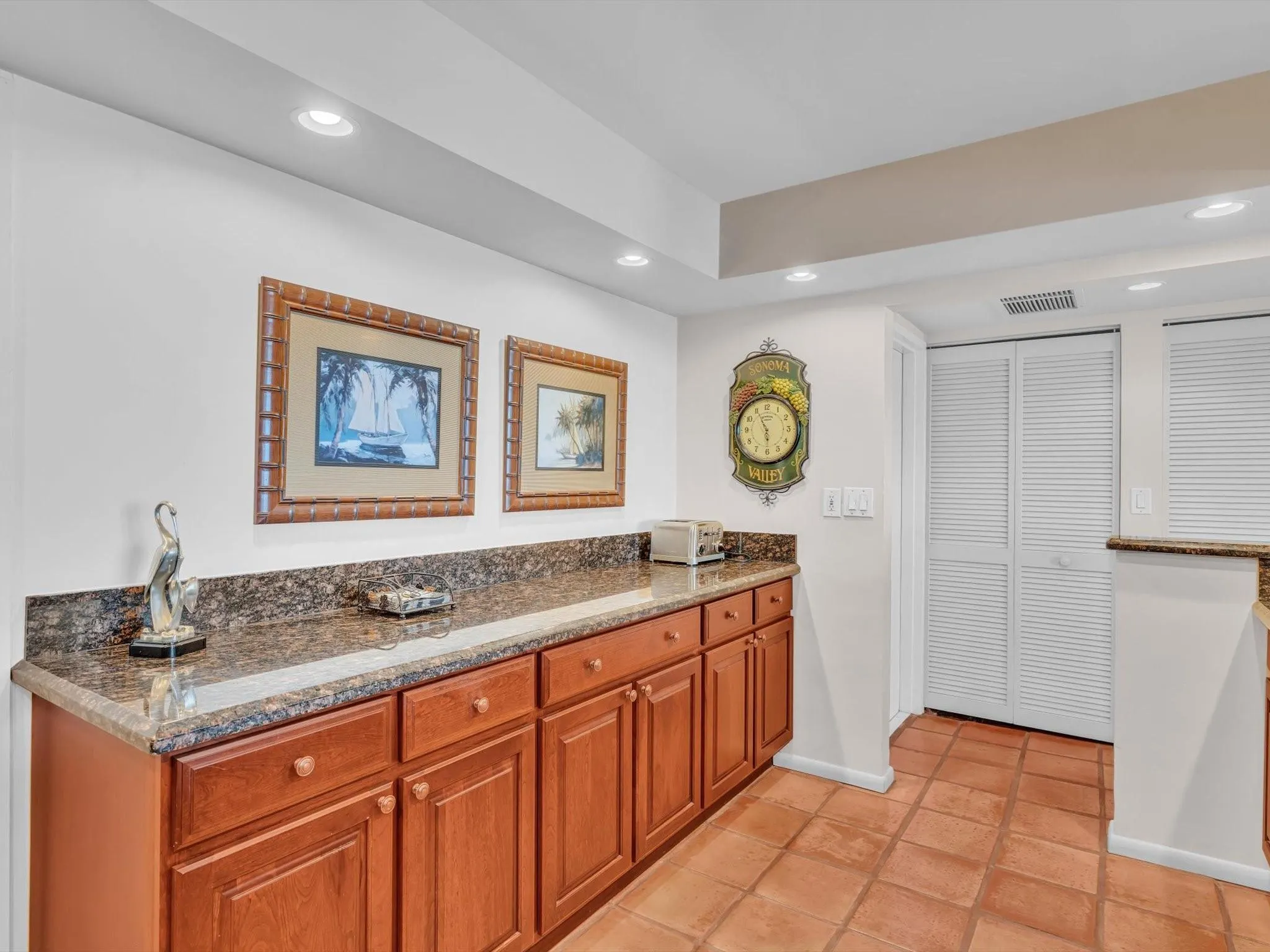 1147 Hillsboro Mile, #802