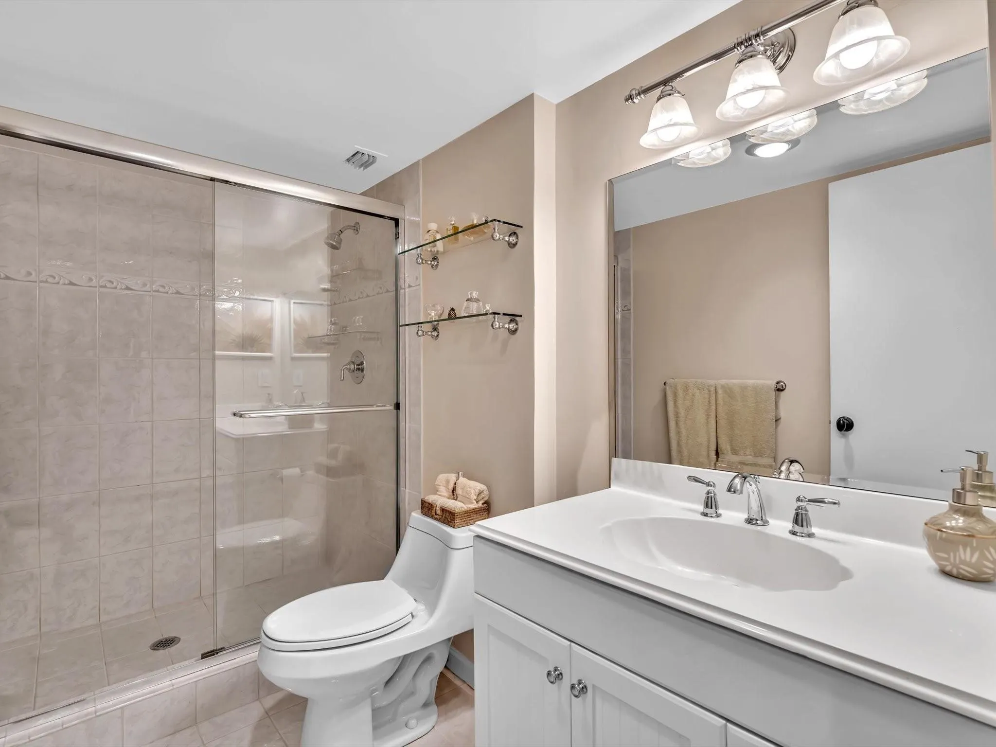 1147 Hillsboro Mile, #802