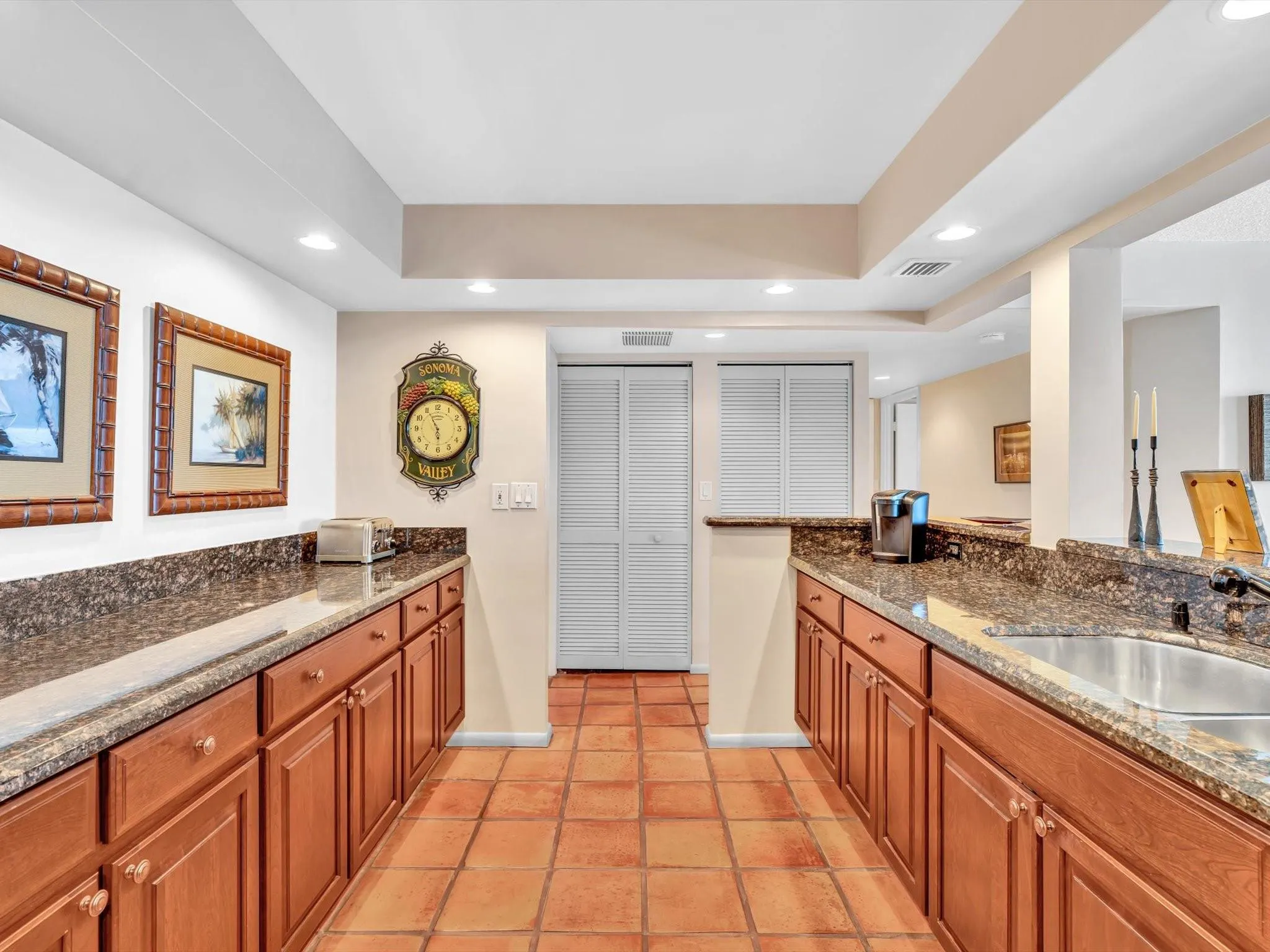 1147 Hillsboro Mile, #802