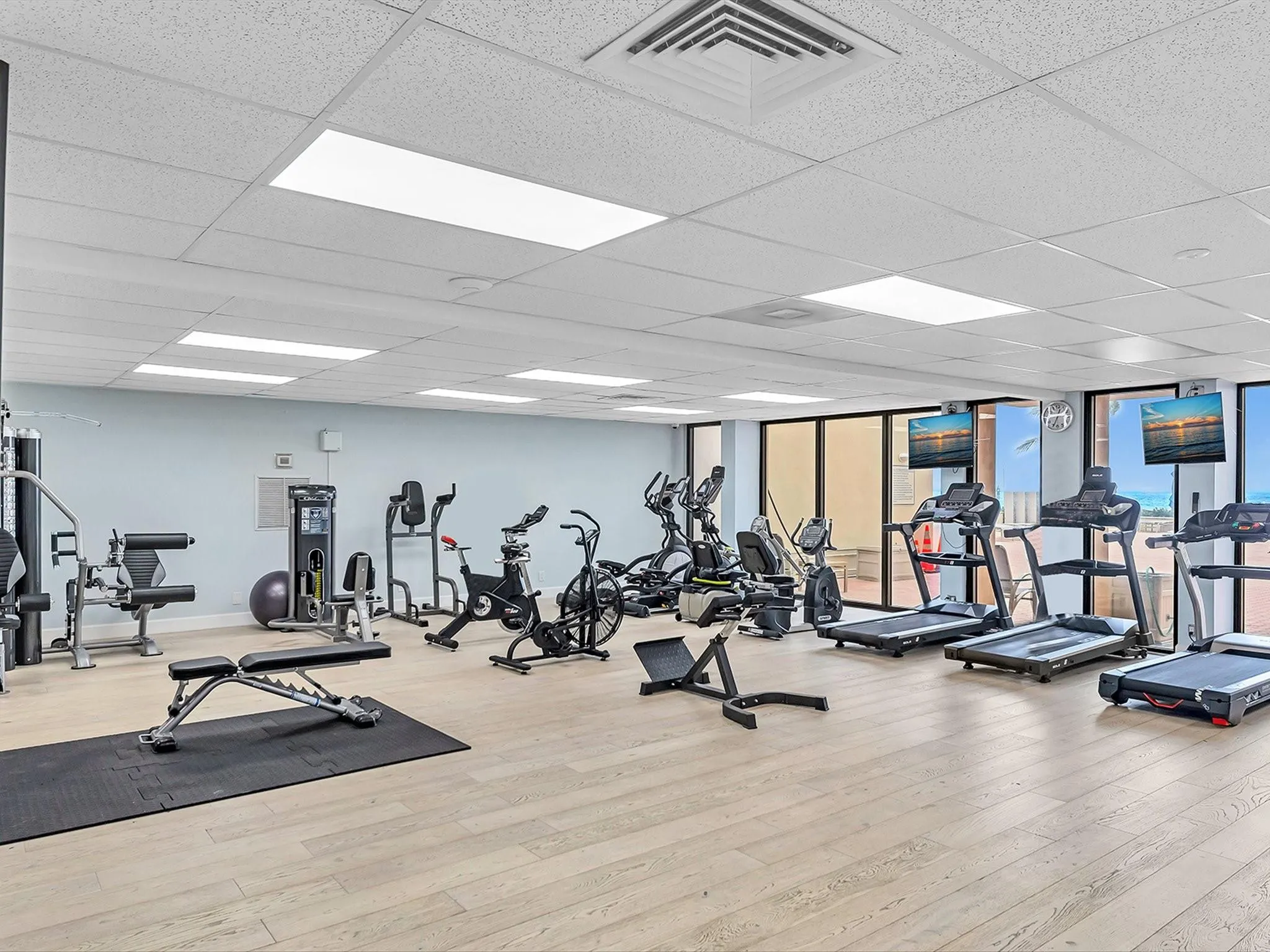 1147 Hillsboro Mile, #802