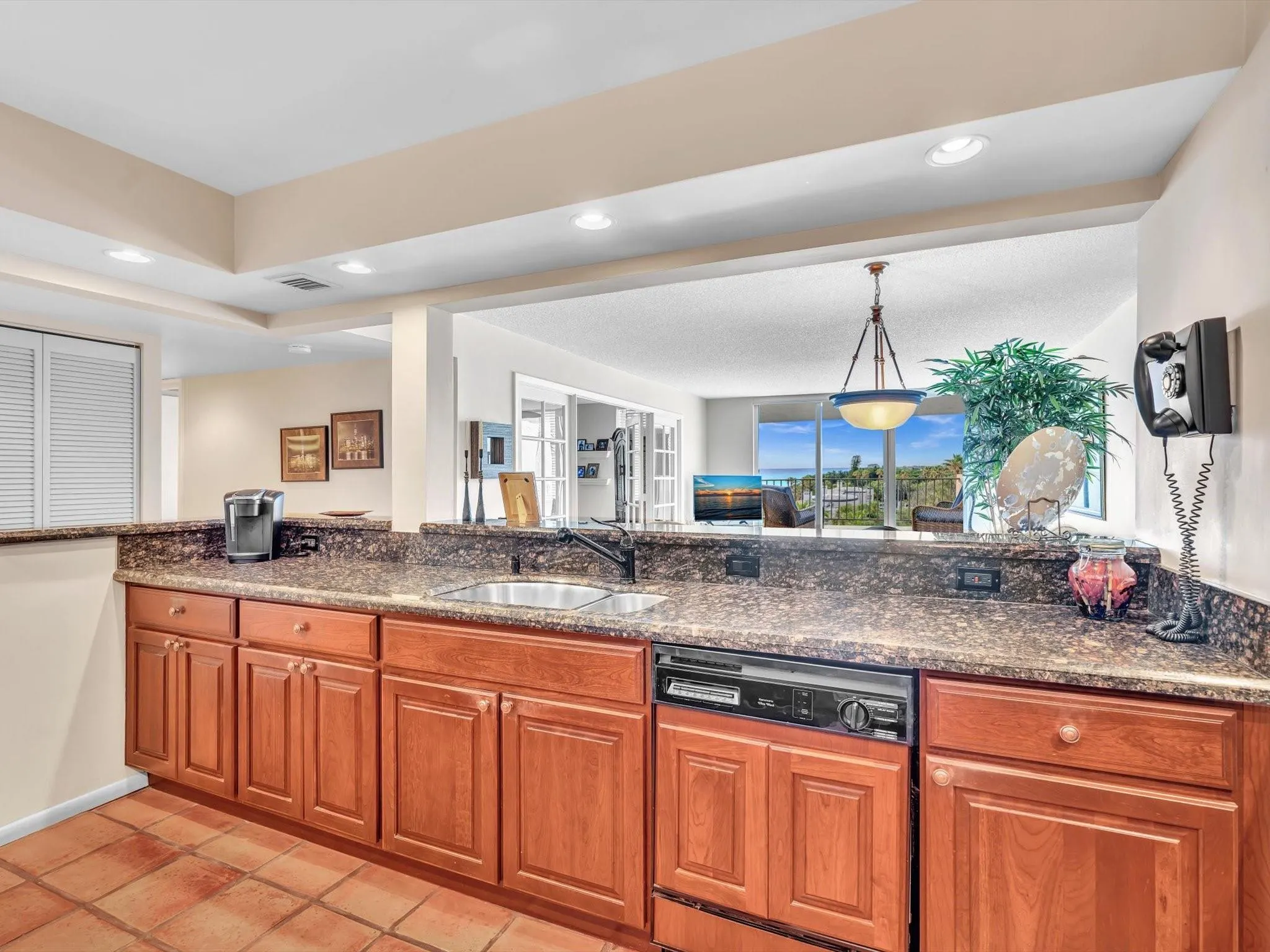 1147 Hillsboro Mile, #802