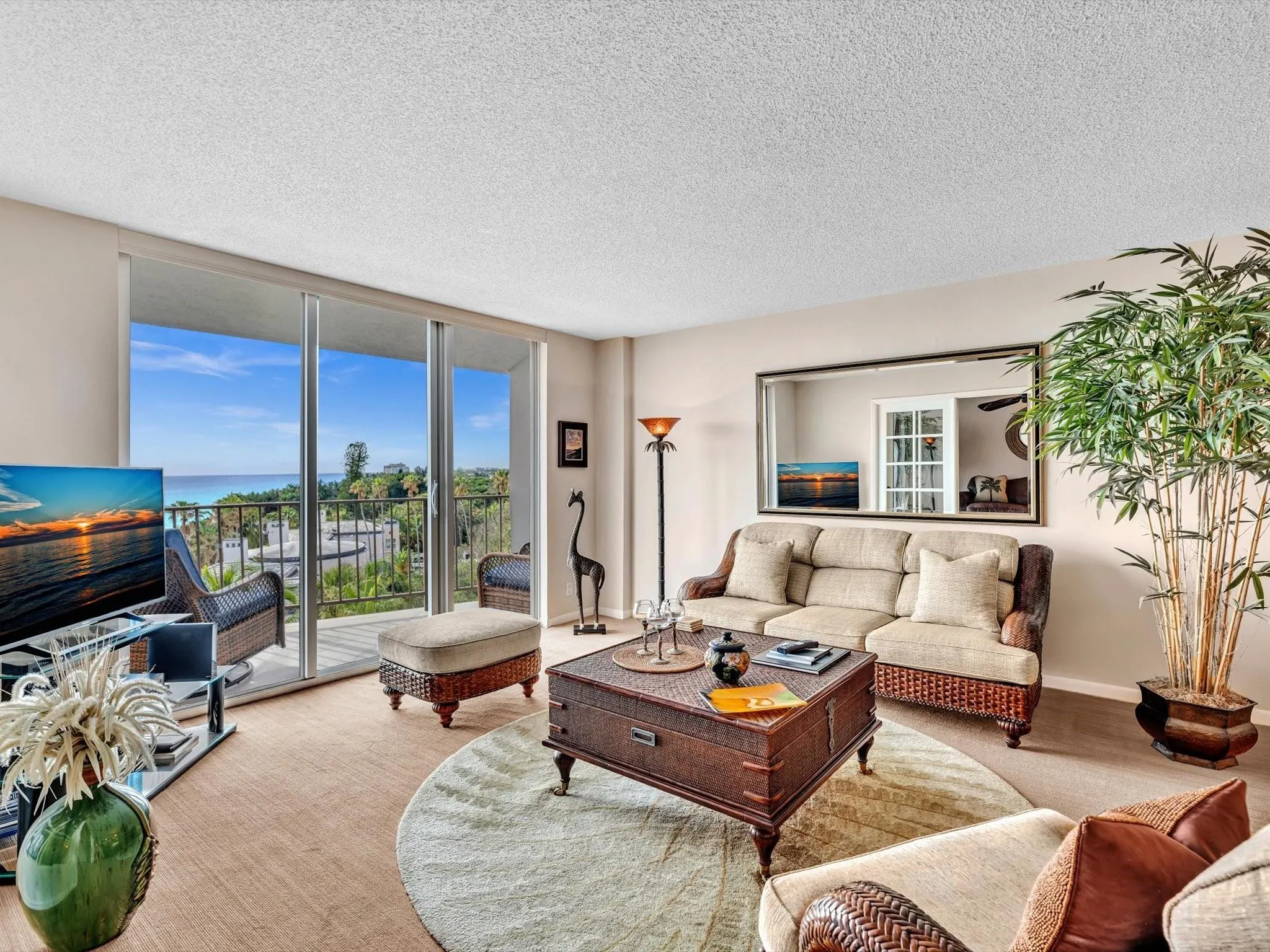 1147 Hillsboro Mile, #802