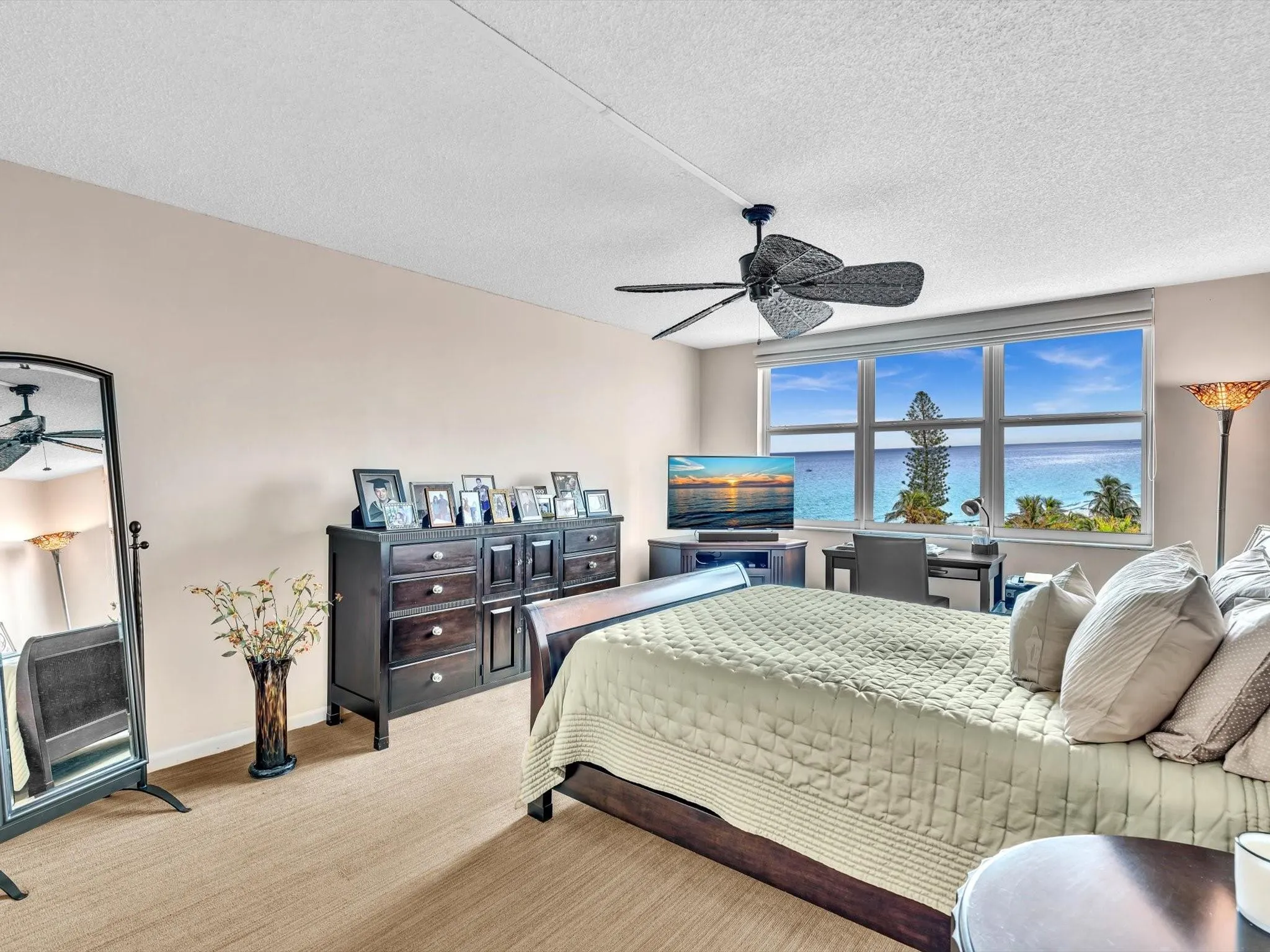 1147 Hillsboro Mile, #802