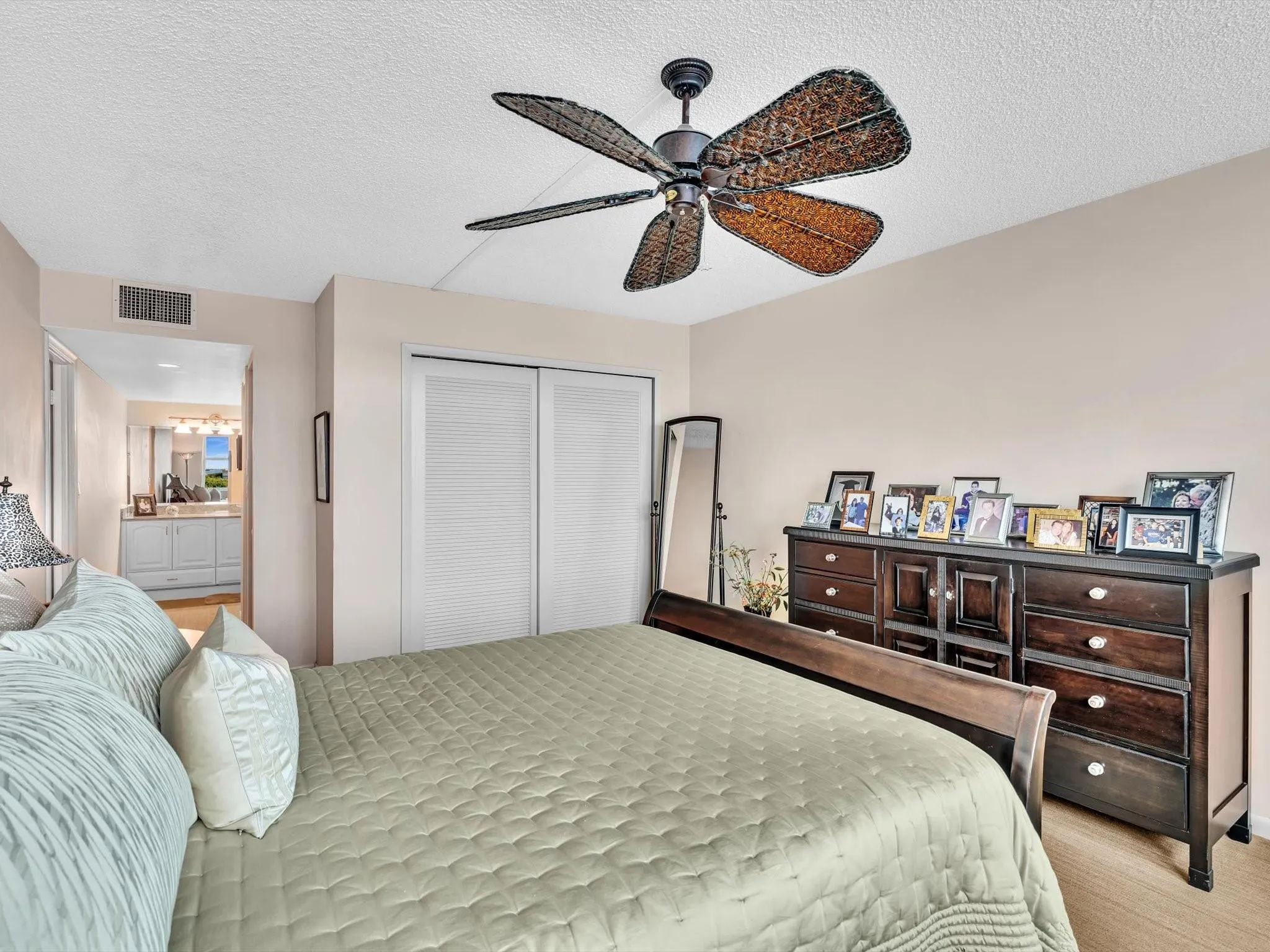 1147 Hillsboro Mile, #802