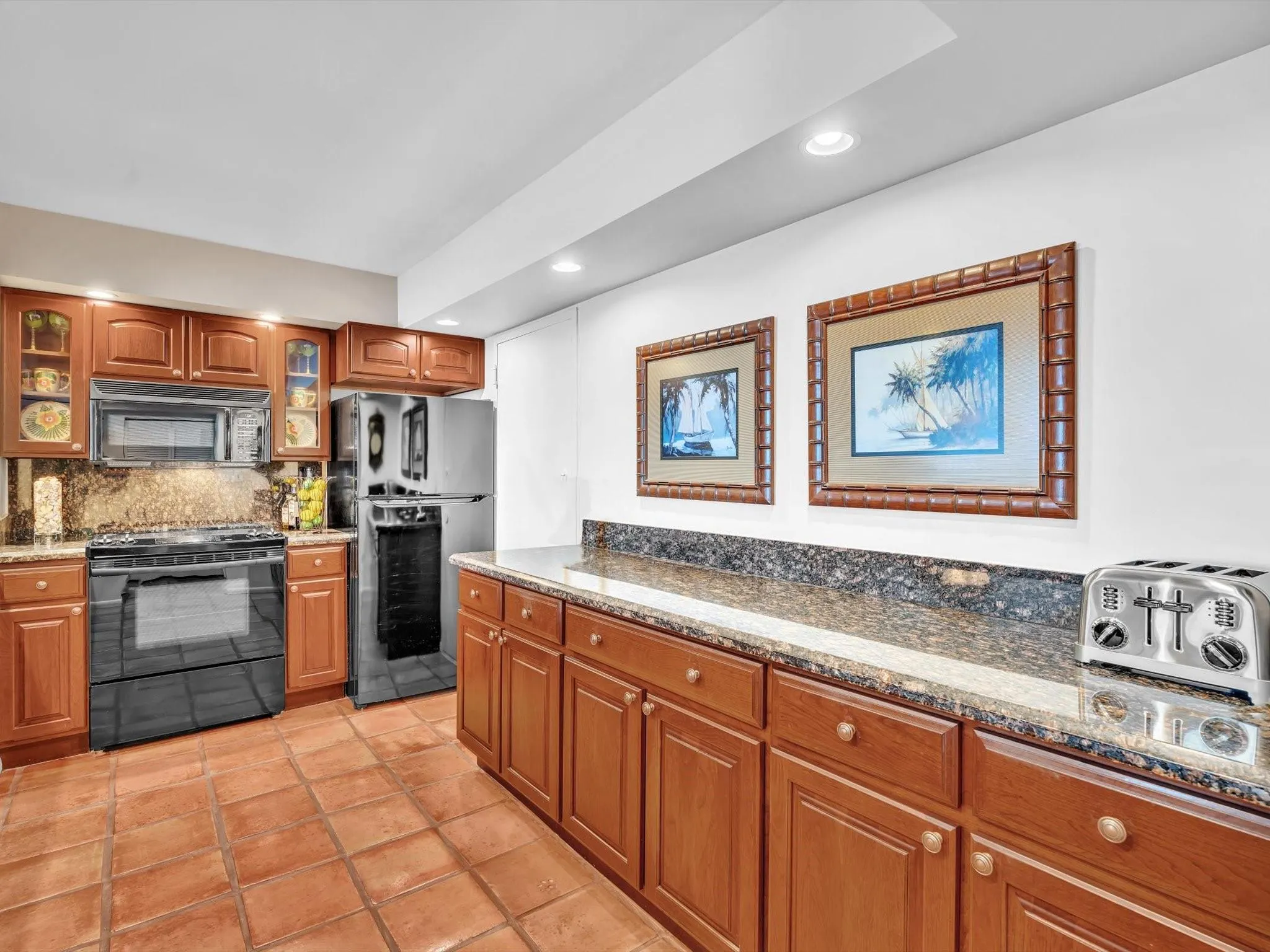 1147 Hillsboro Mile, #802