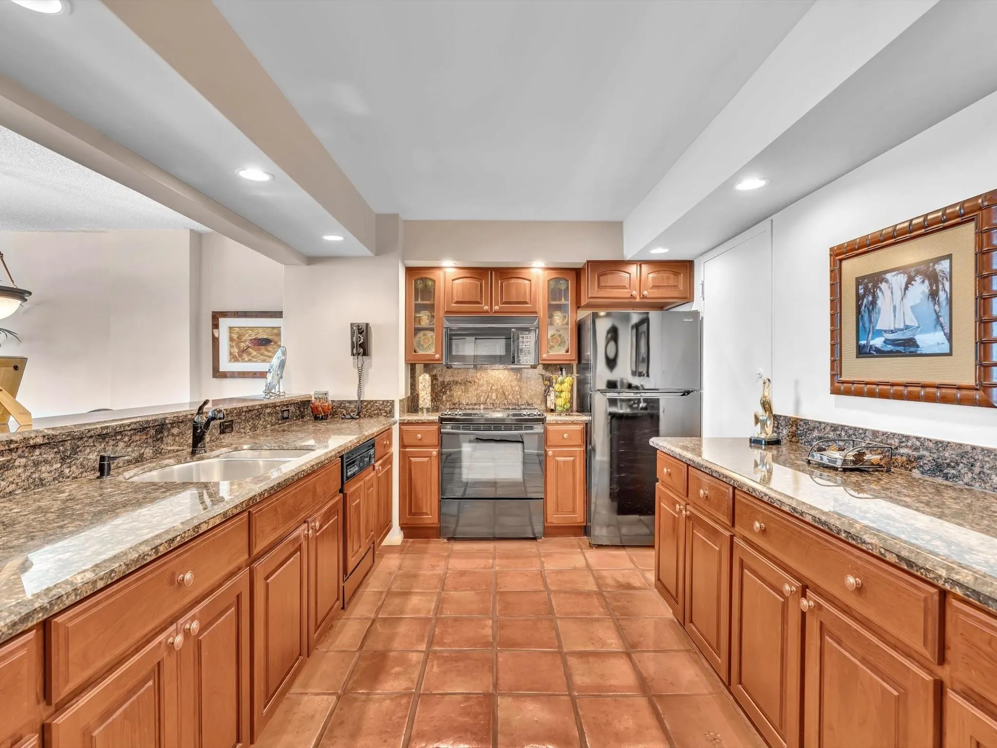 1147 Hillsboro Mile, #802