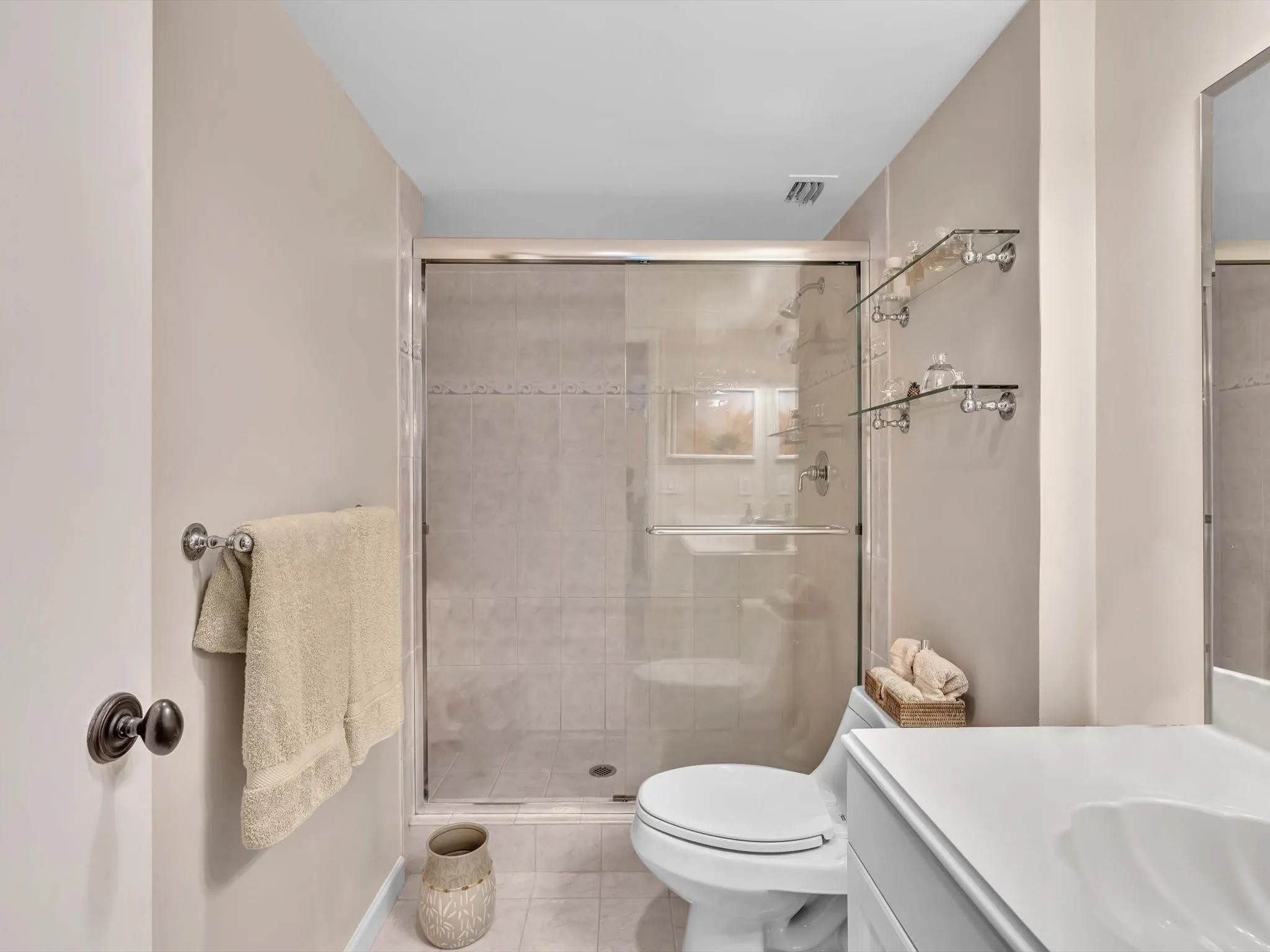 1147 Hillsboro Mile, #802