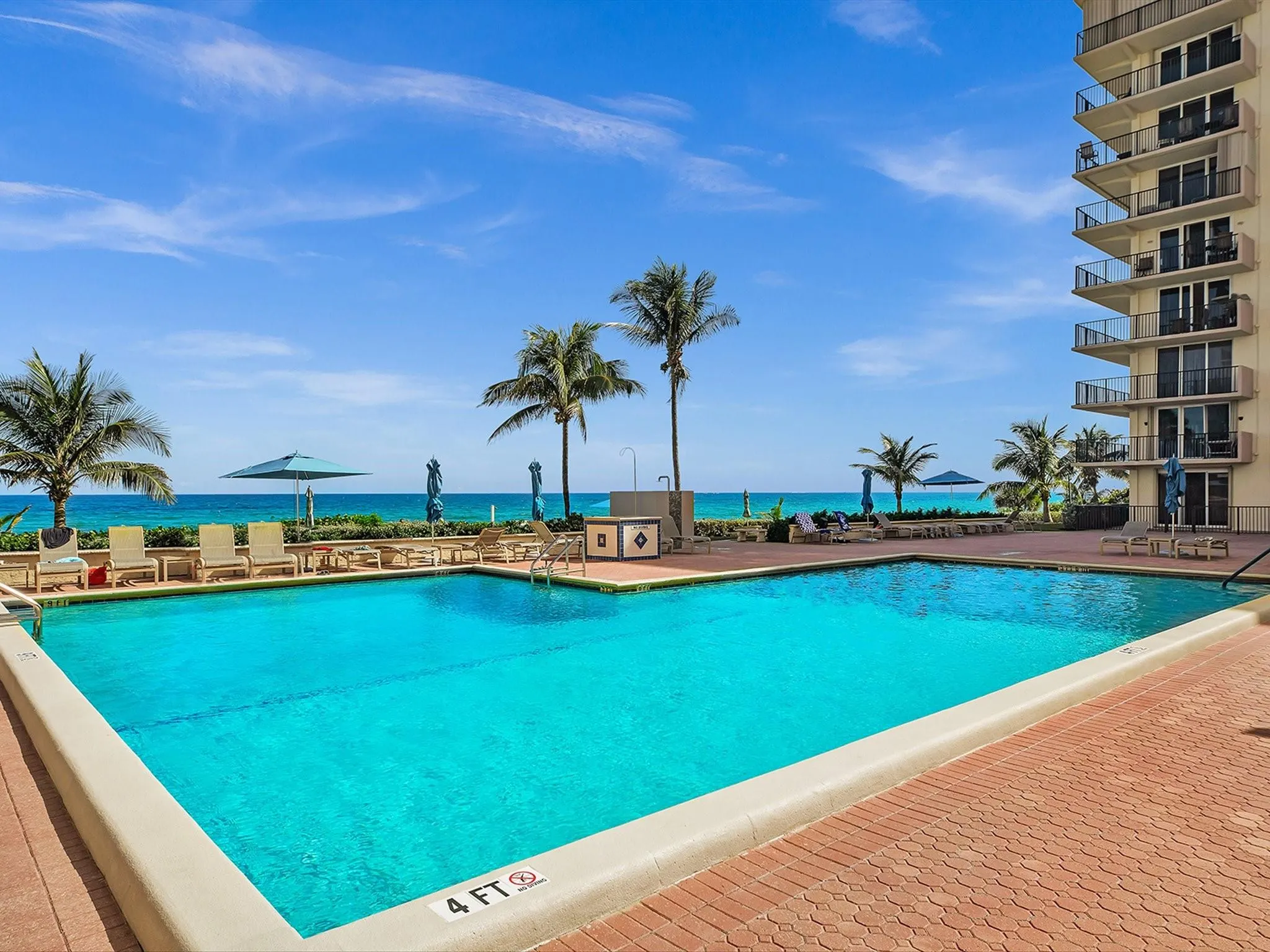 1147 Hillsboro Mile, #802