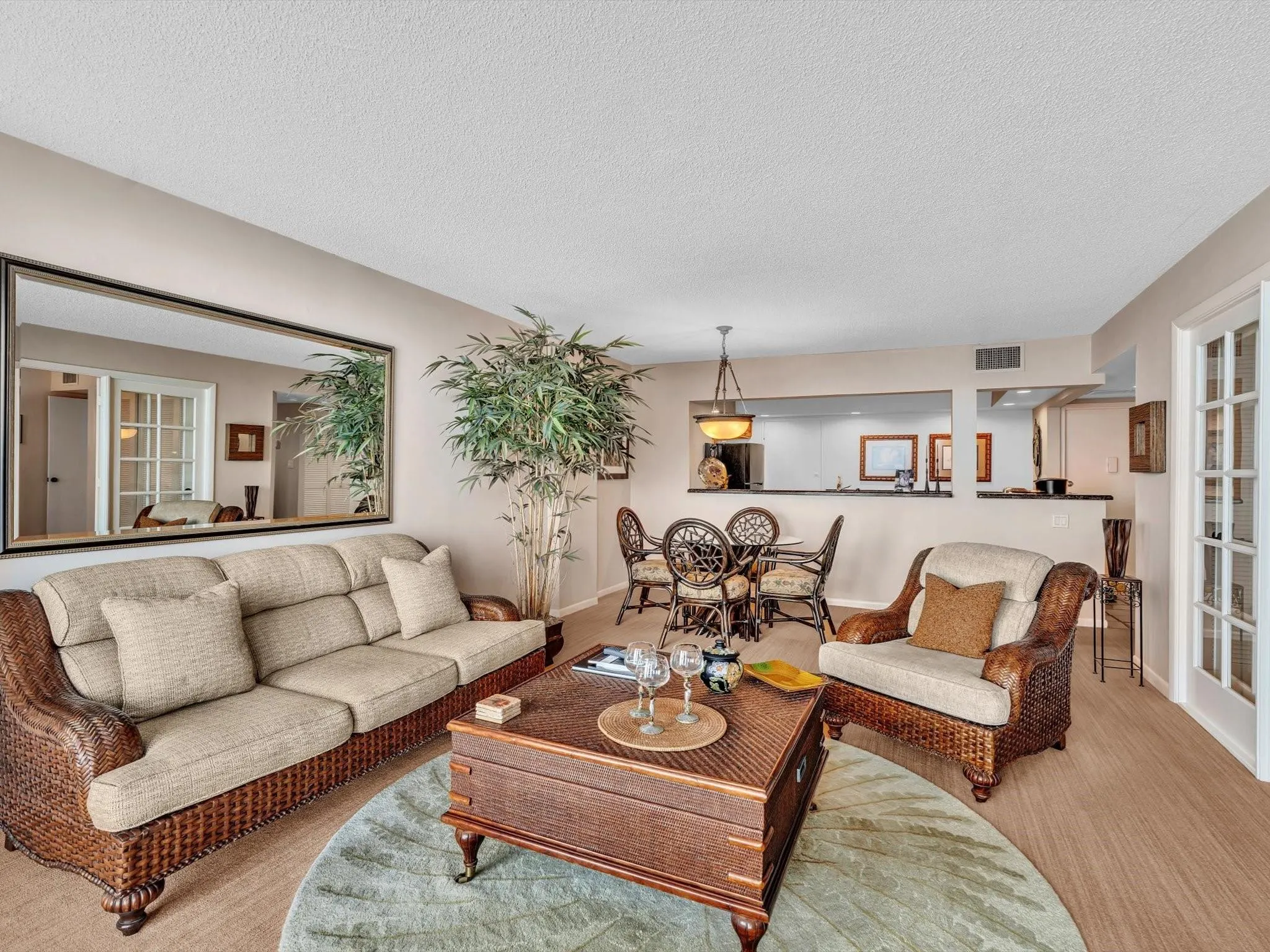1147 Hillsboro Mile, #802