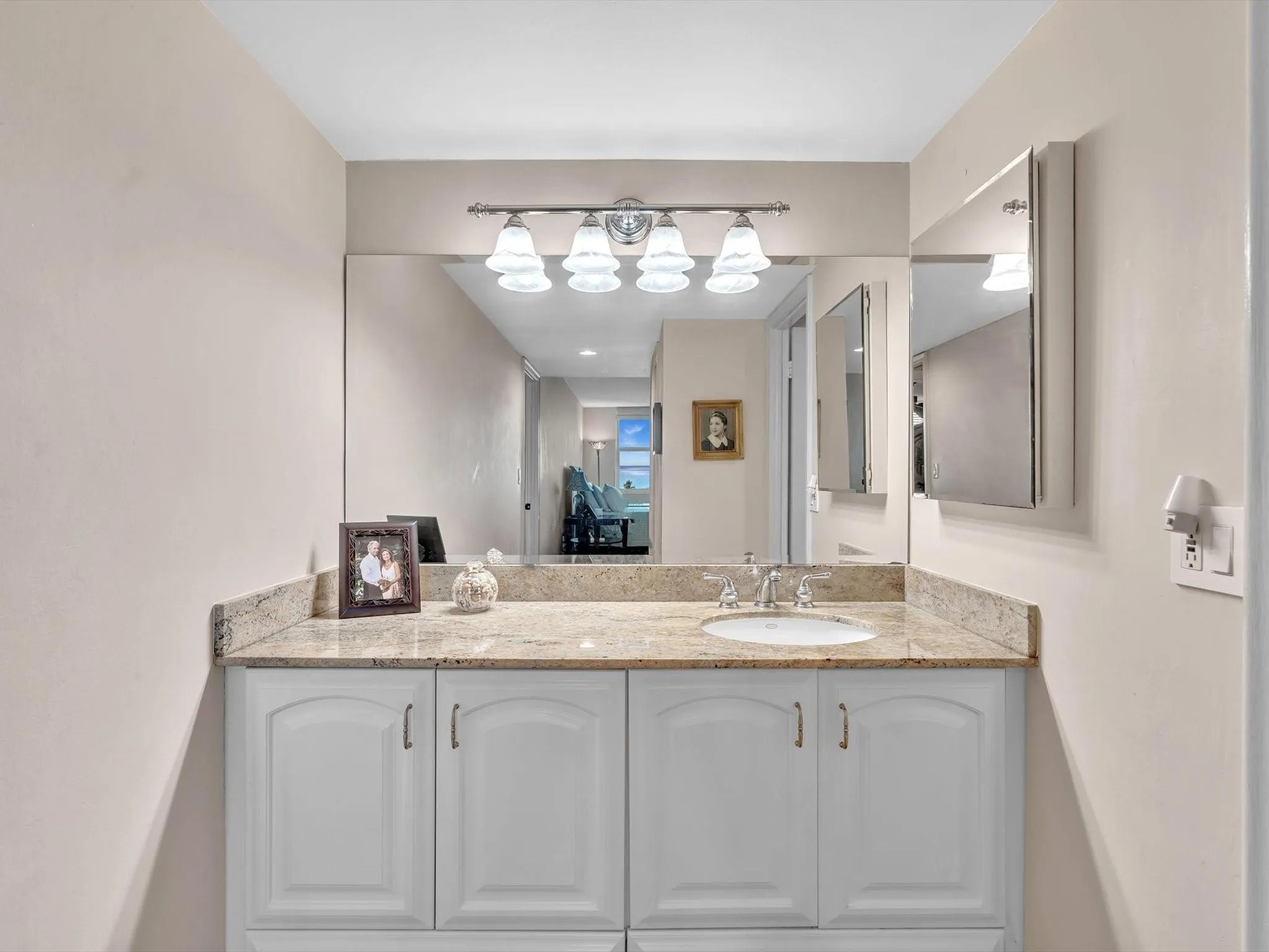 1147 Hillsboro Mile, #802