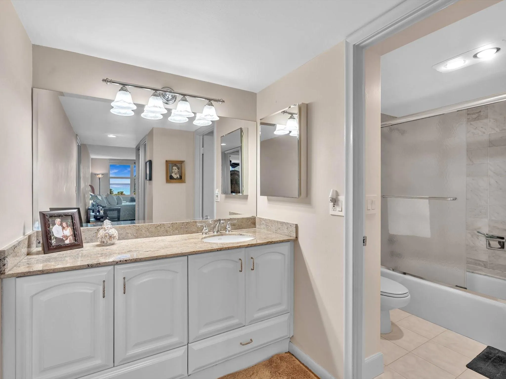 1147 Hillsboro Mile, #802