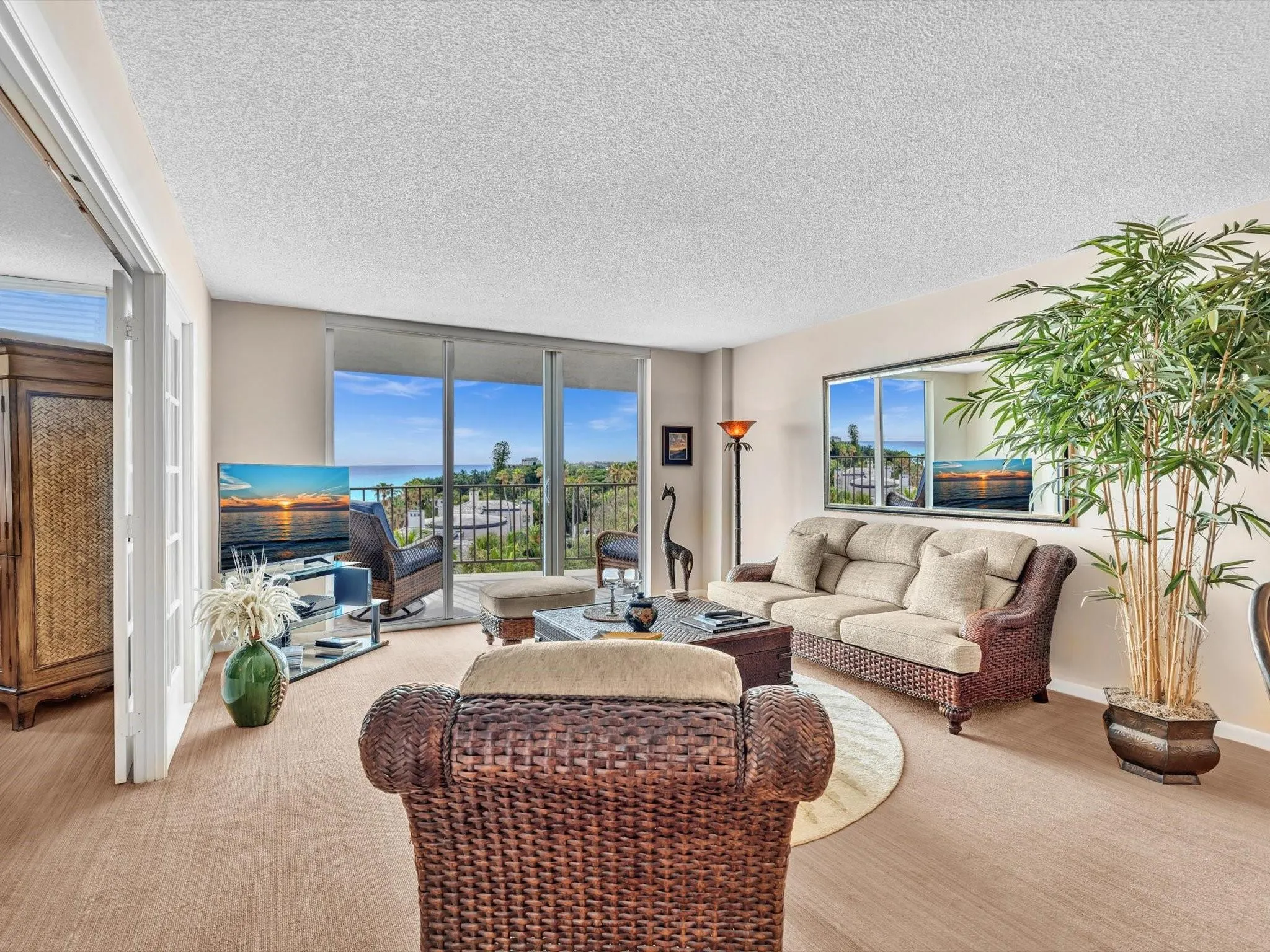 1147 Hillsboro Mile, #802