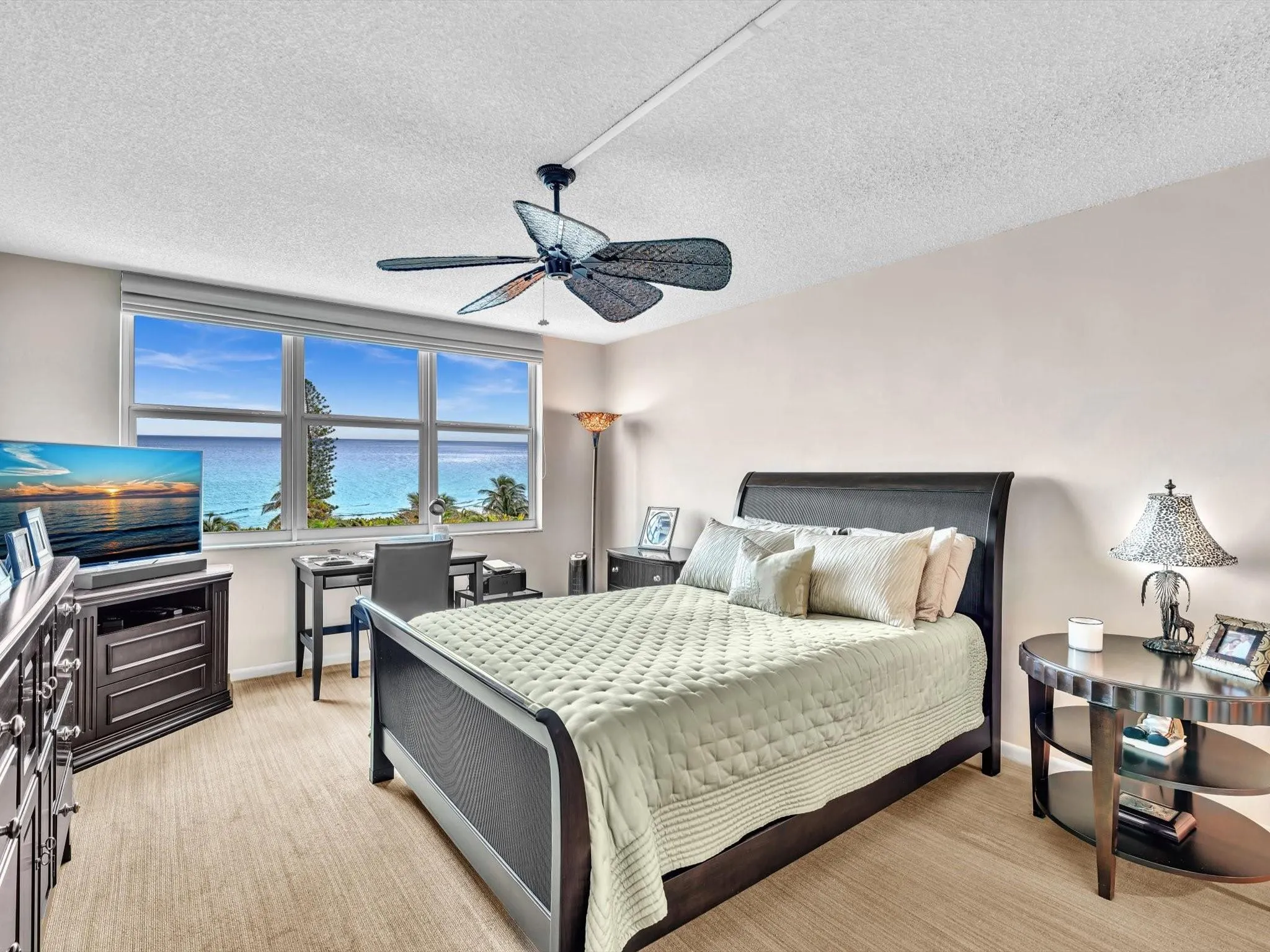 1147 Hillsboro Mile, #802
