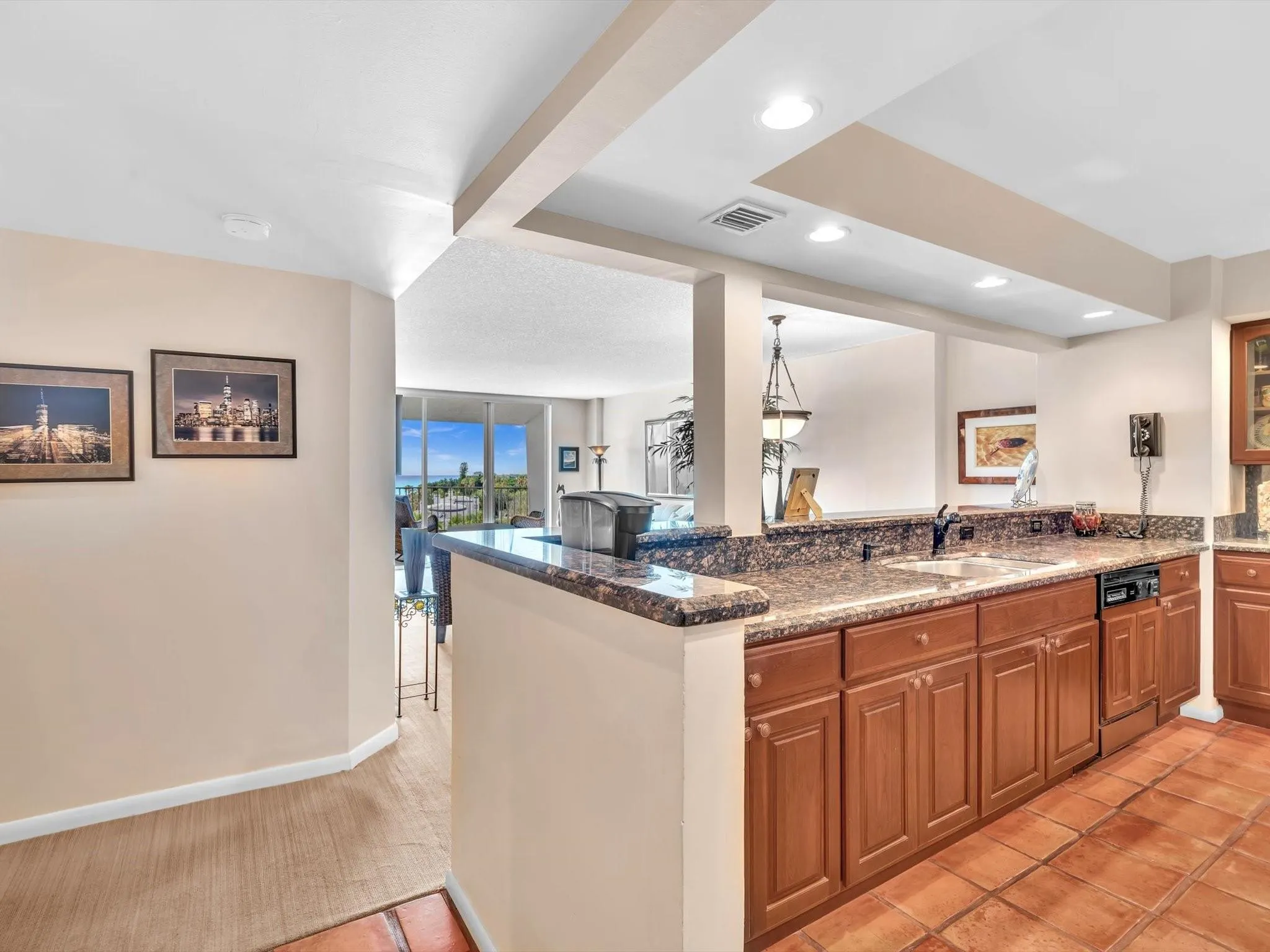 1147 Hillsboro Mile, #802