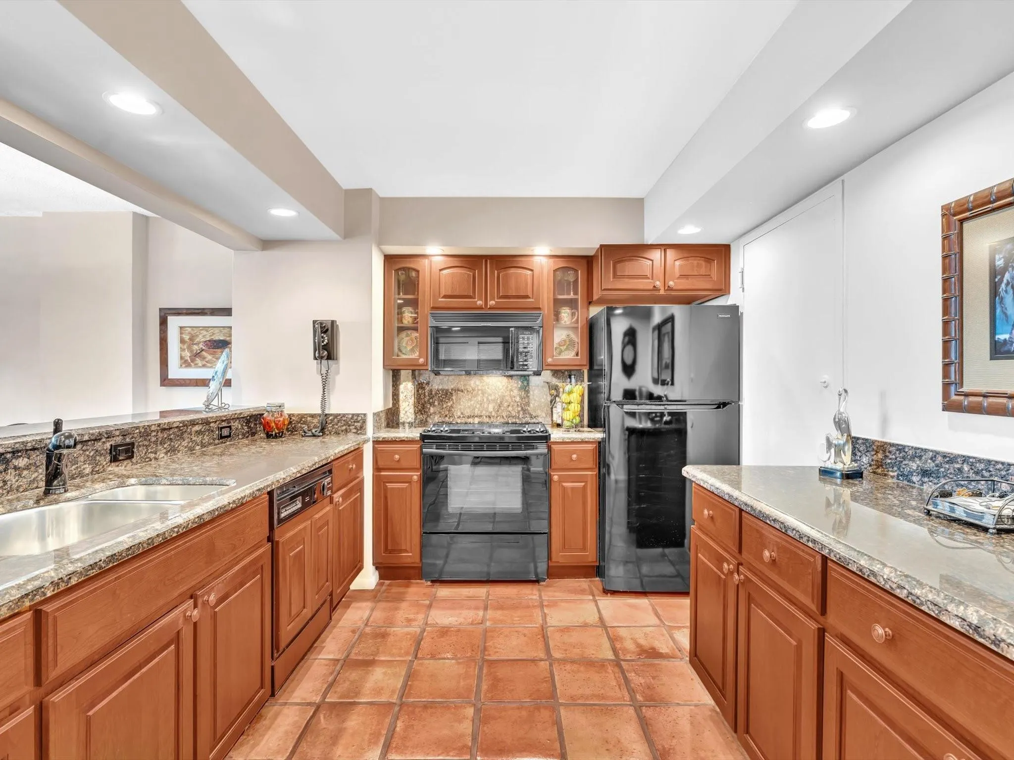 1147 Hillsboro Mile, #802
