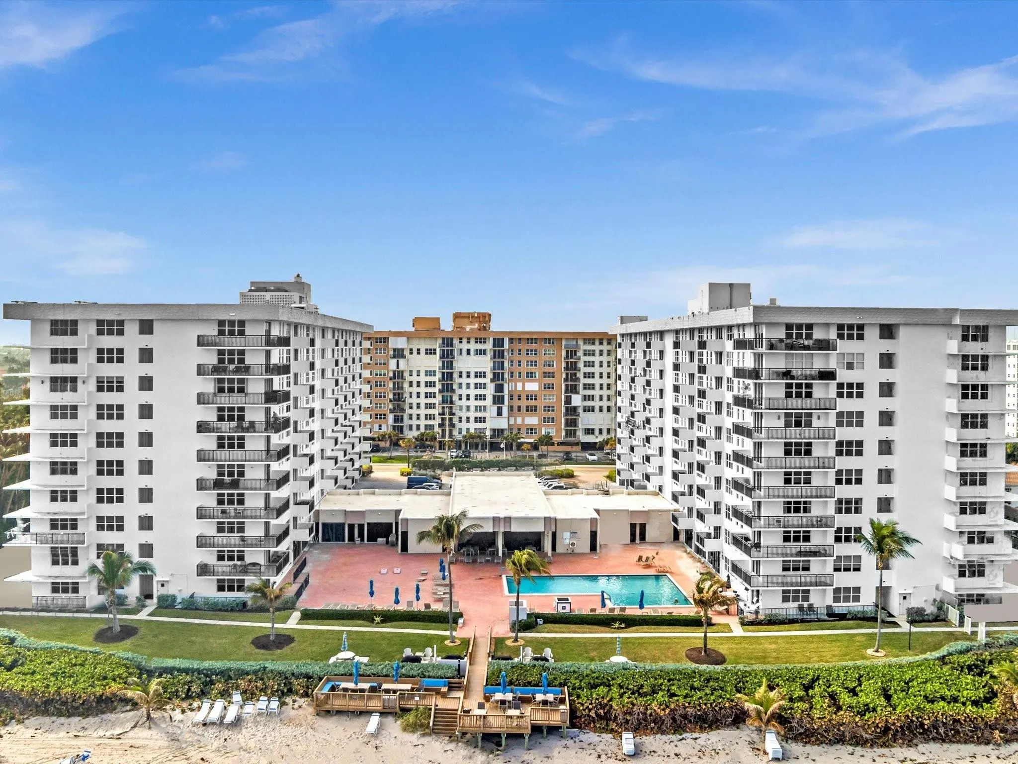 1147 Hillsboro Mile, #802