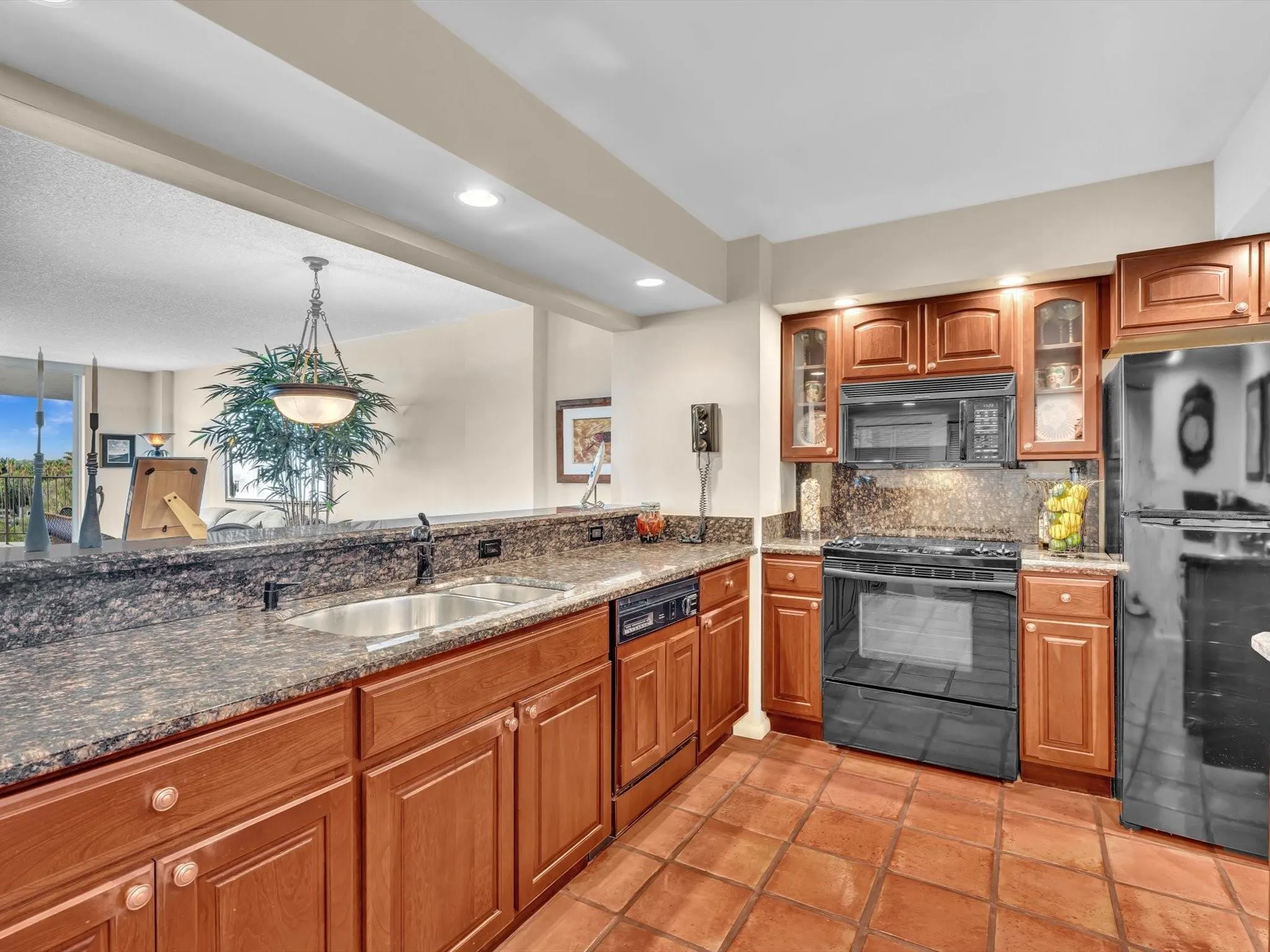 1147 Hillsboro Mile, #802