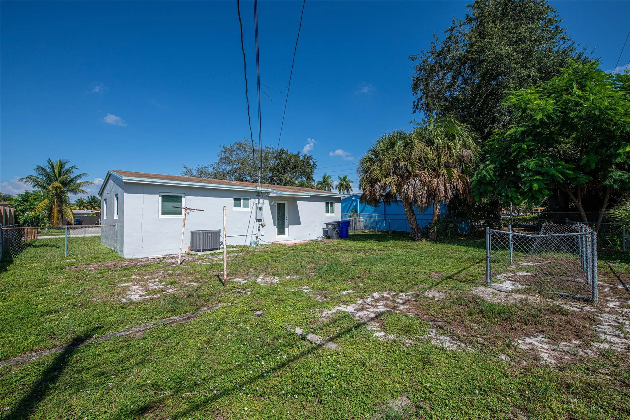 1631 N 69th Ave