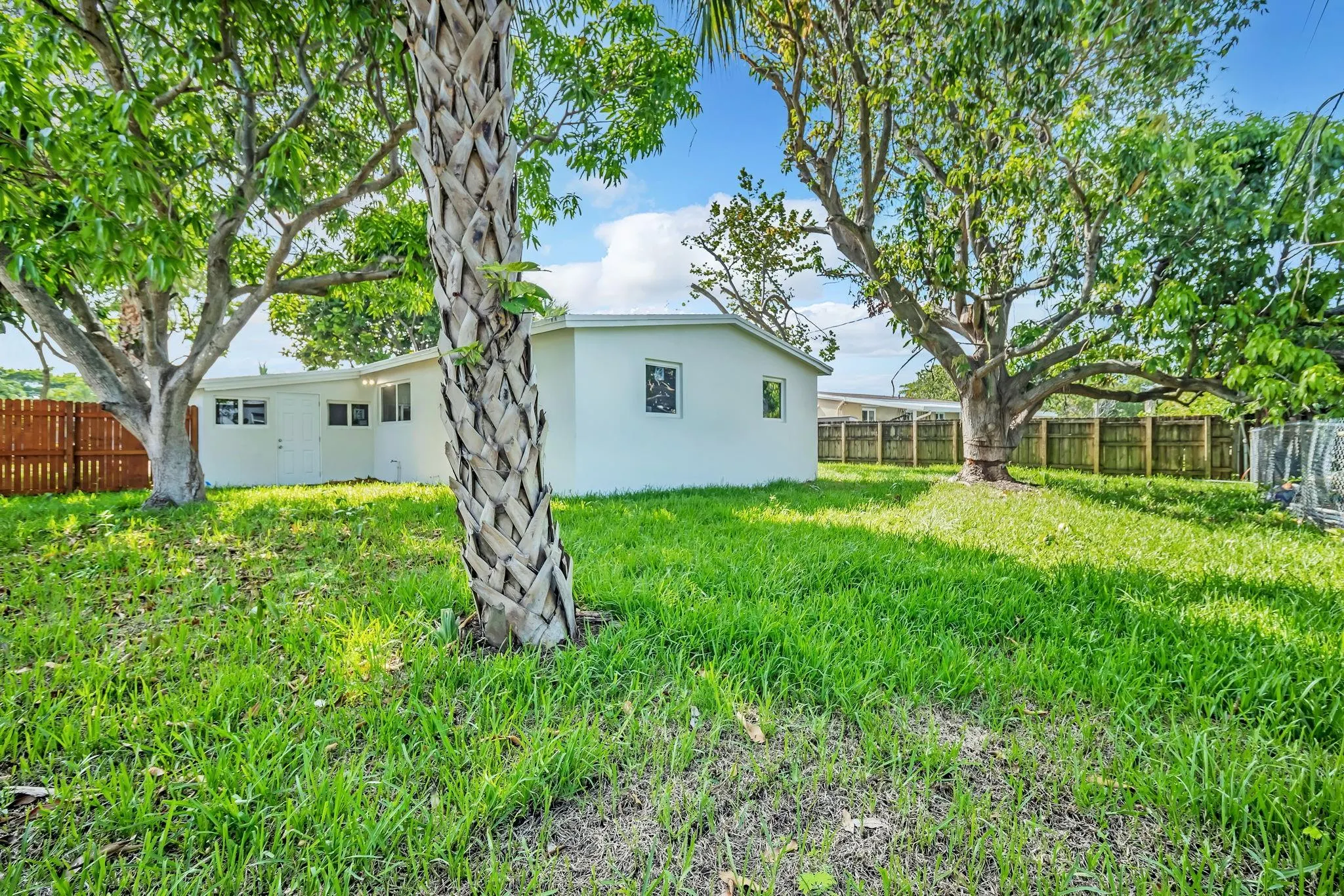 5680 NE 7th Ter