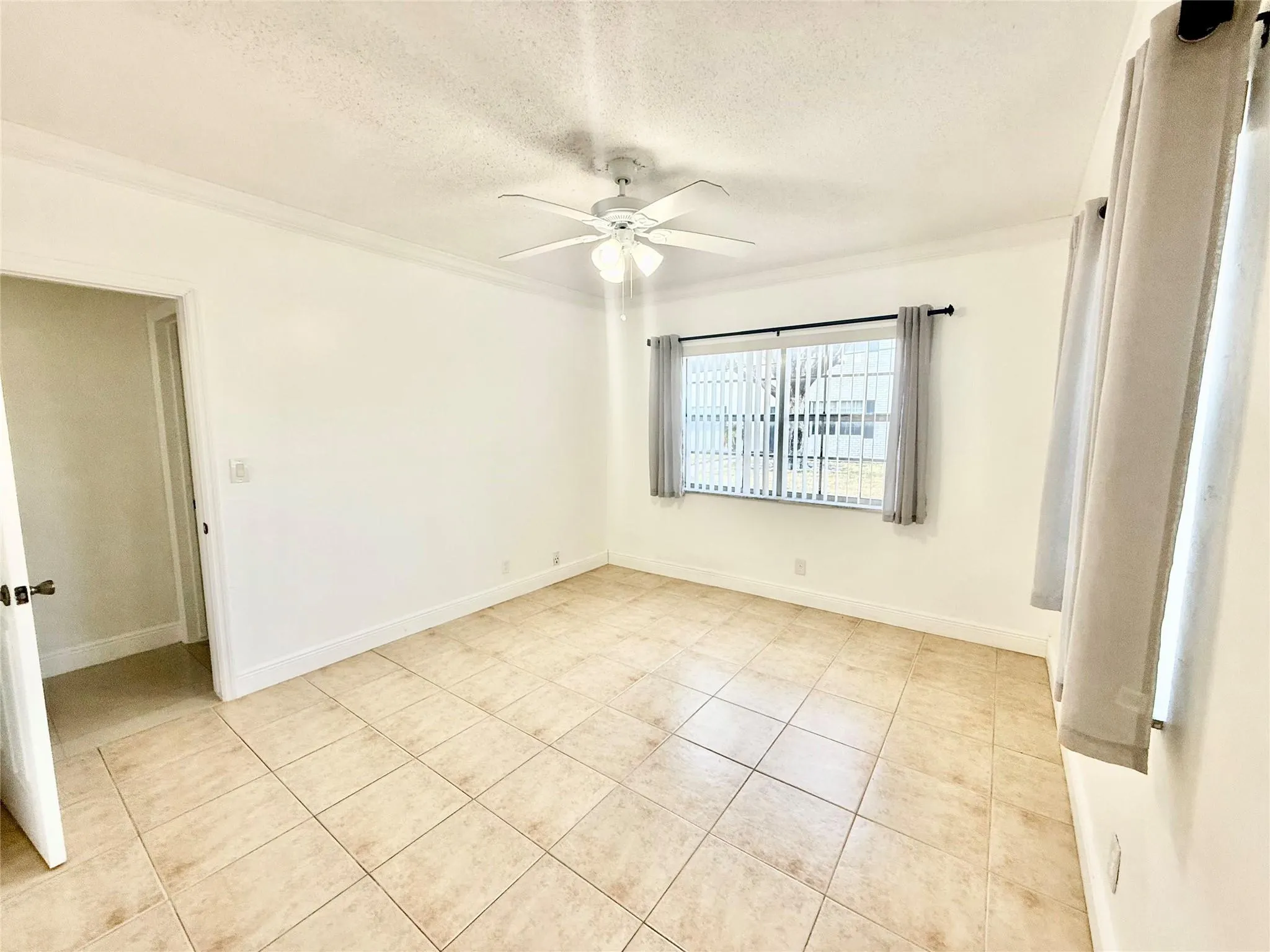 299 SW 7th St, #101a