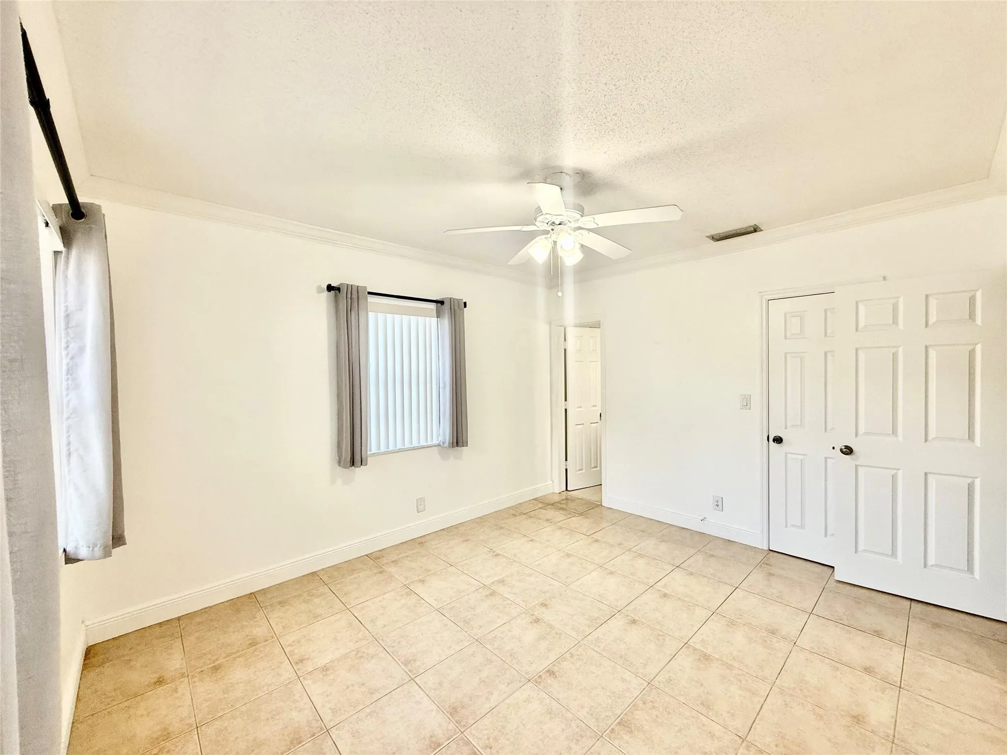 299 SW 7th St, #101a