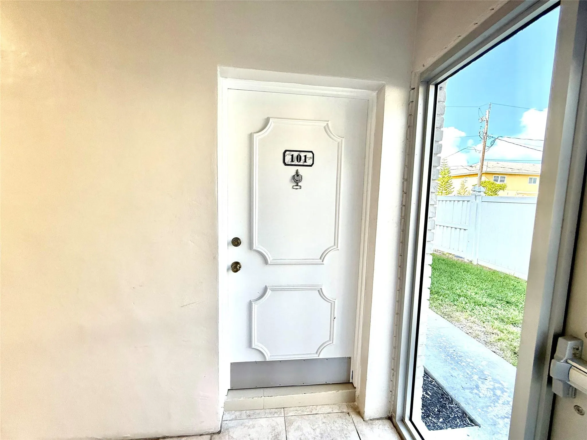 299 SW 7th St, #101a