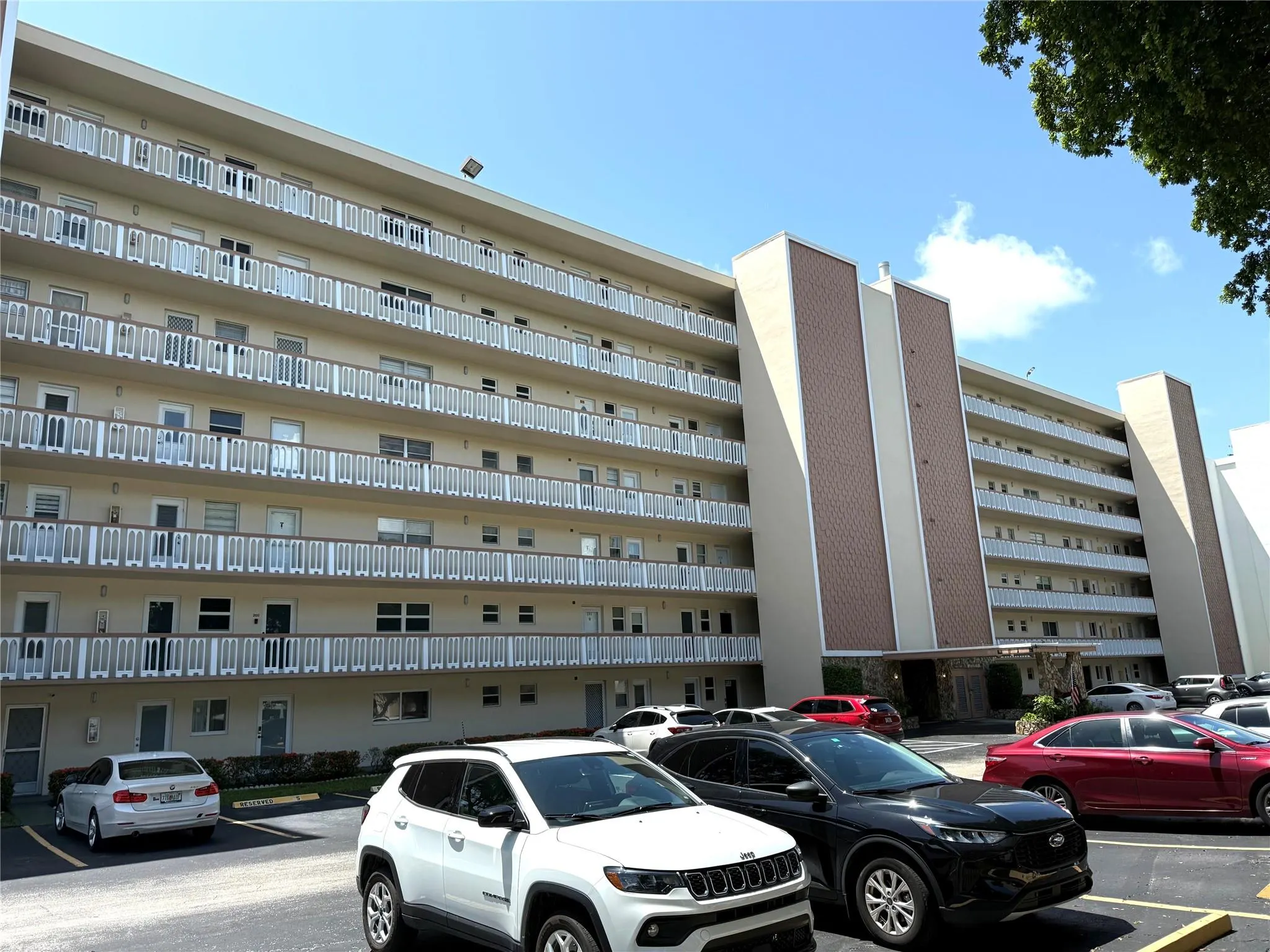 1001 NE 14th Ave, #704