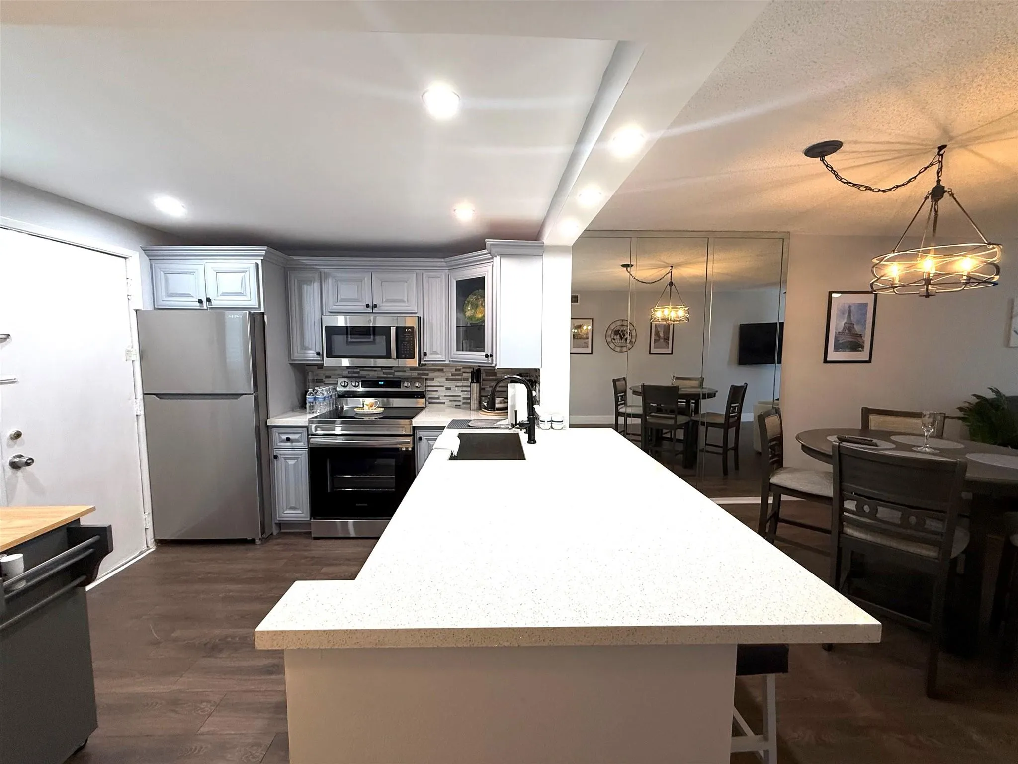 1001 NE 14th Ave, #704