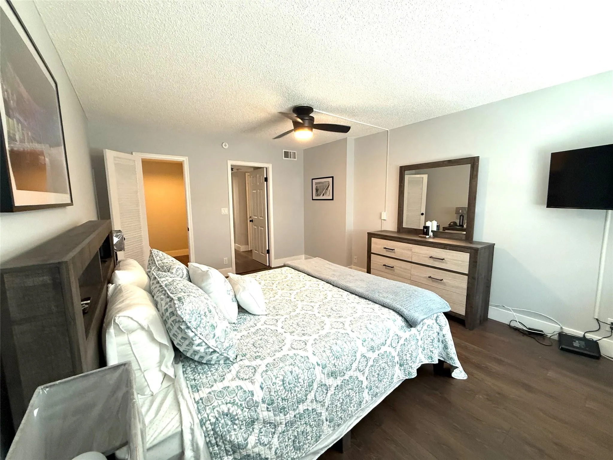 1001 NE 14th Ave, #704