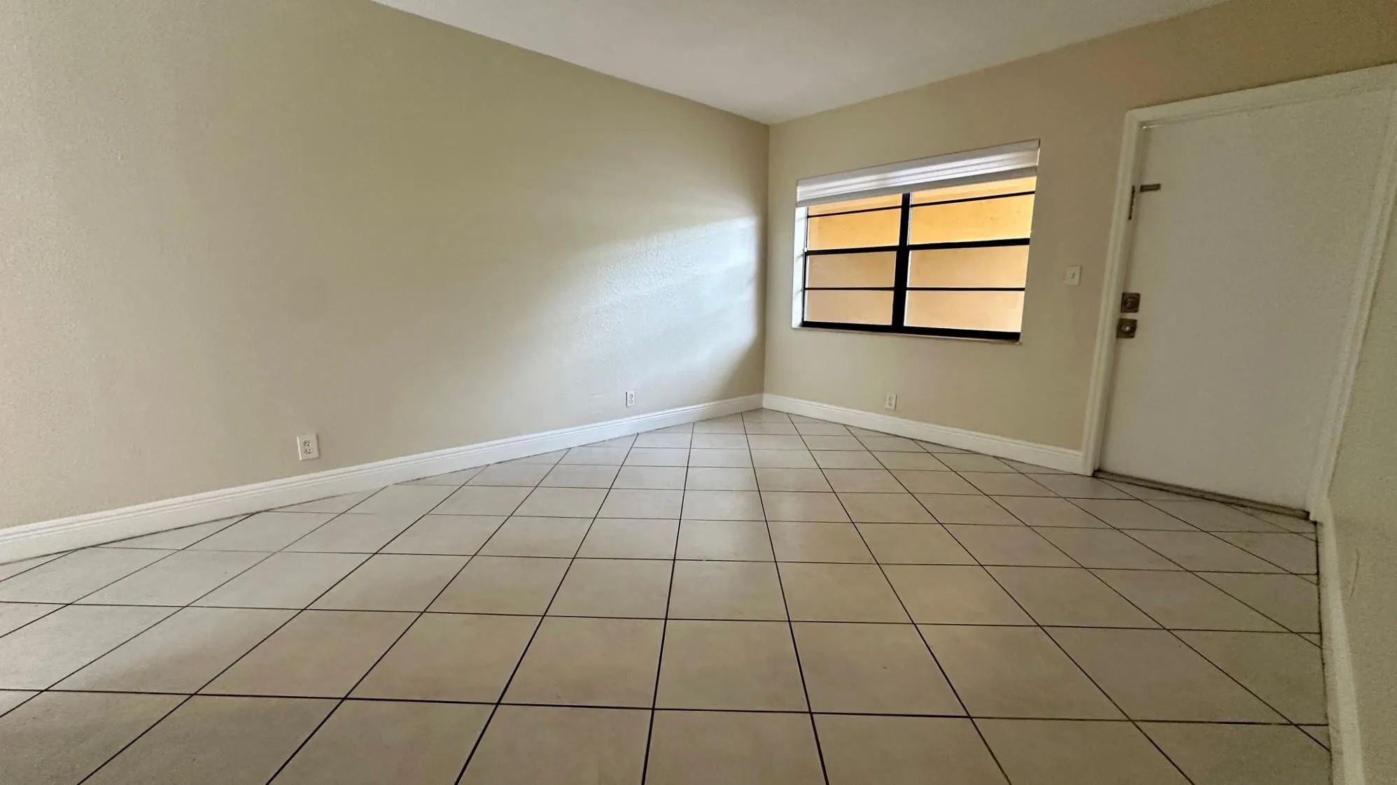 4061 N Dixie Hwy, #8