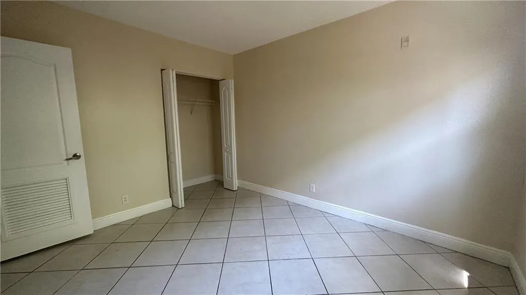 4061 N Dixie Hwy, #8