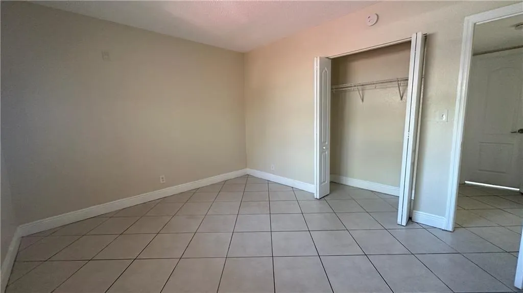 4061 N Dixie Hwy, #8