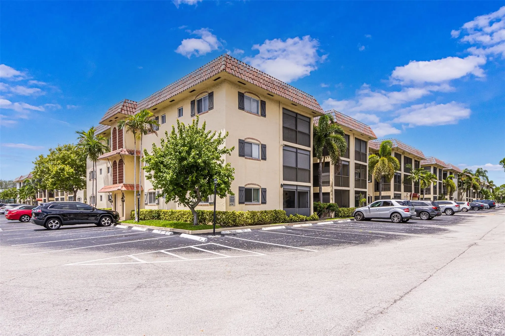 259 S Cypress Rd, #501