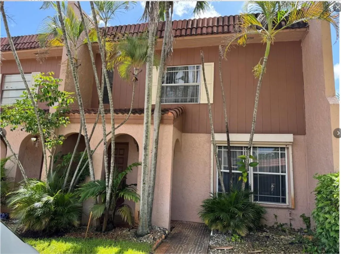 25 Laredo Pl