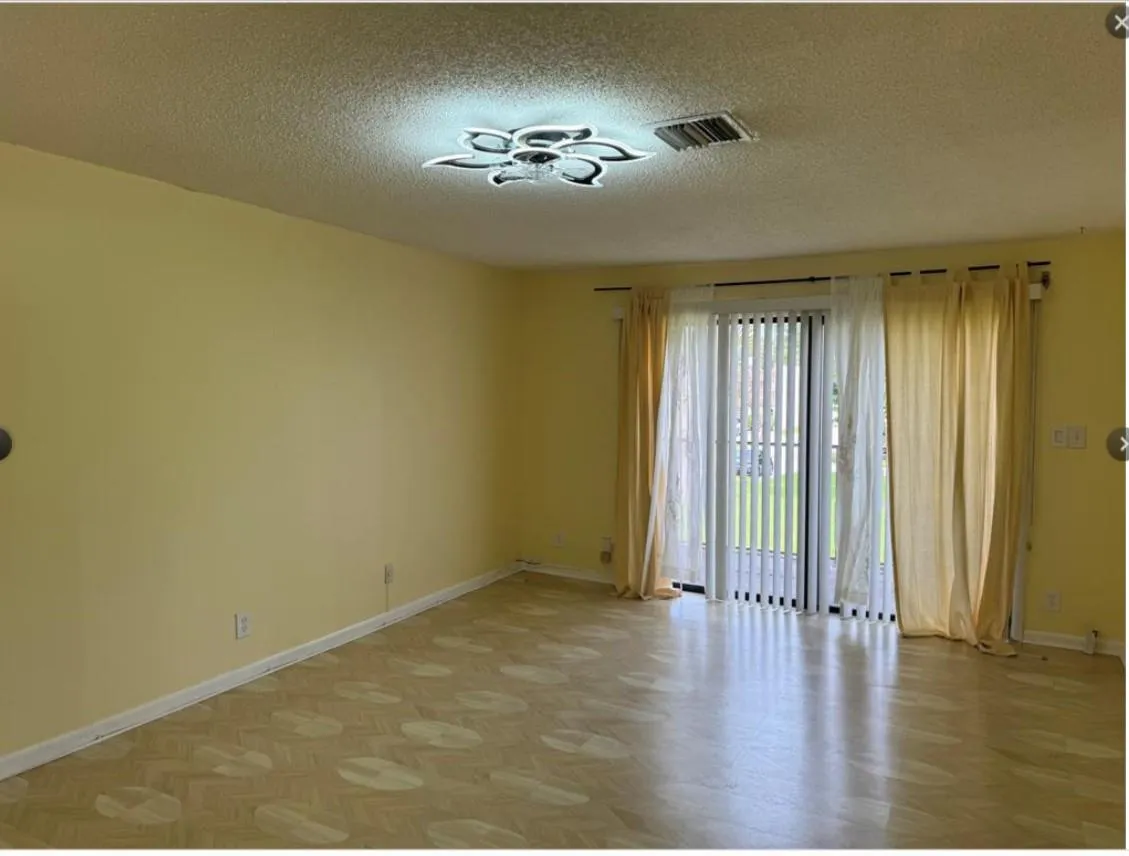 25 Laredo Pl