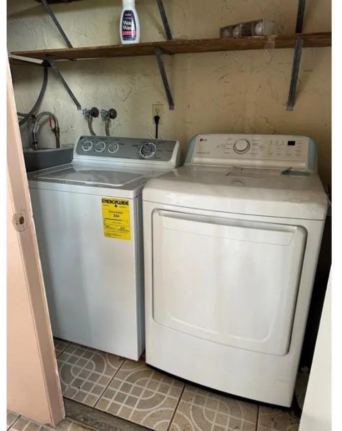 25 Laredo Pl
