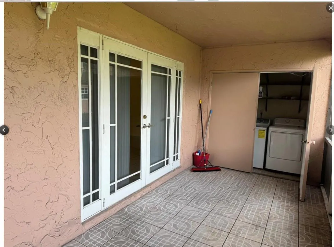 25 Laredo Pl