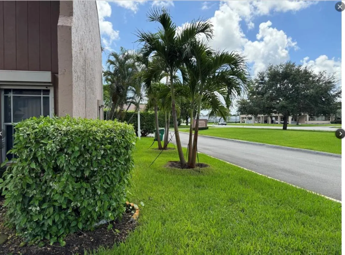25 Laredo Pl