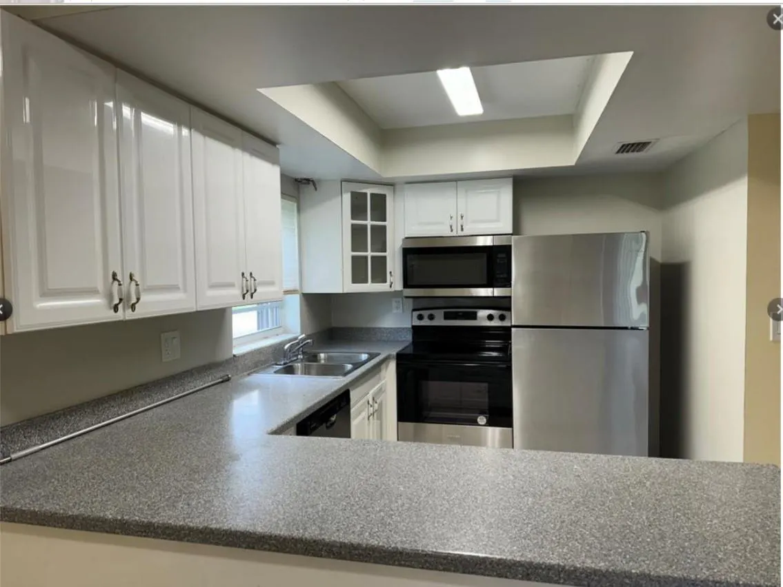25 Laredo Pl