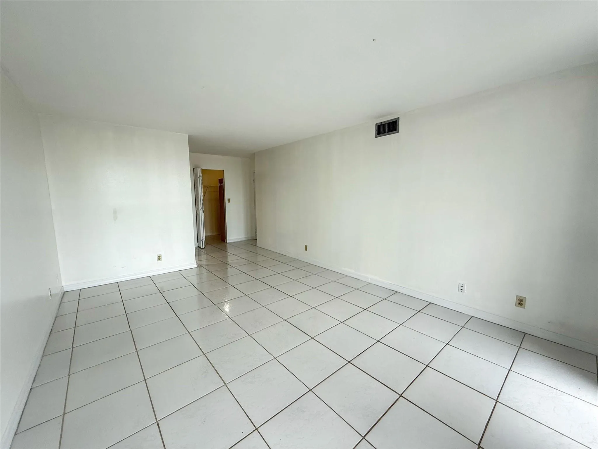 800 Parkview Dr, #903