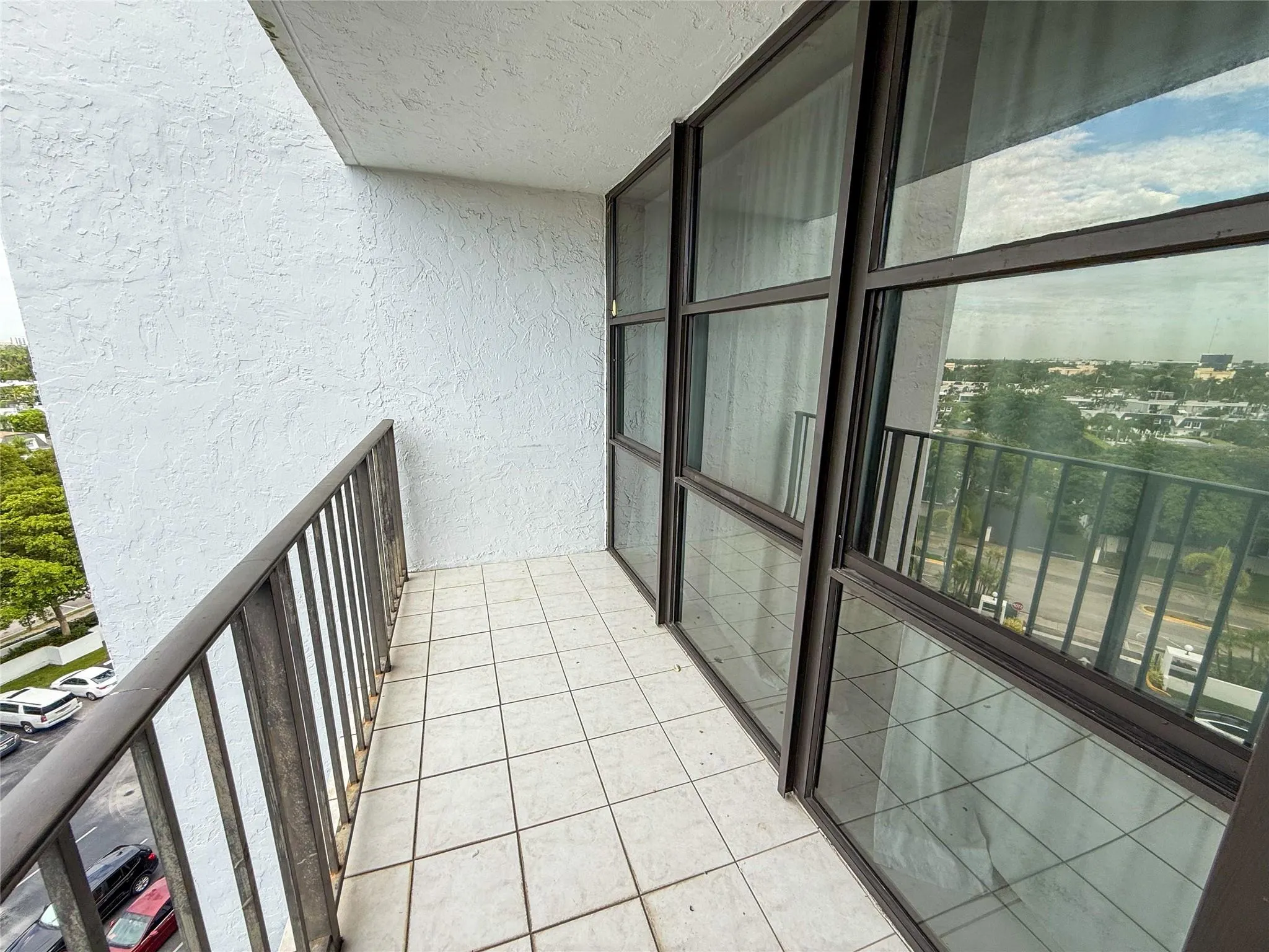 800 Parkview Dr, #903