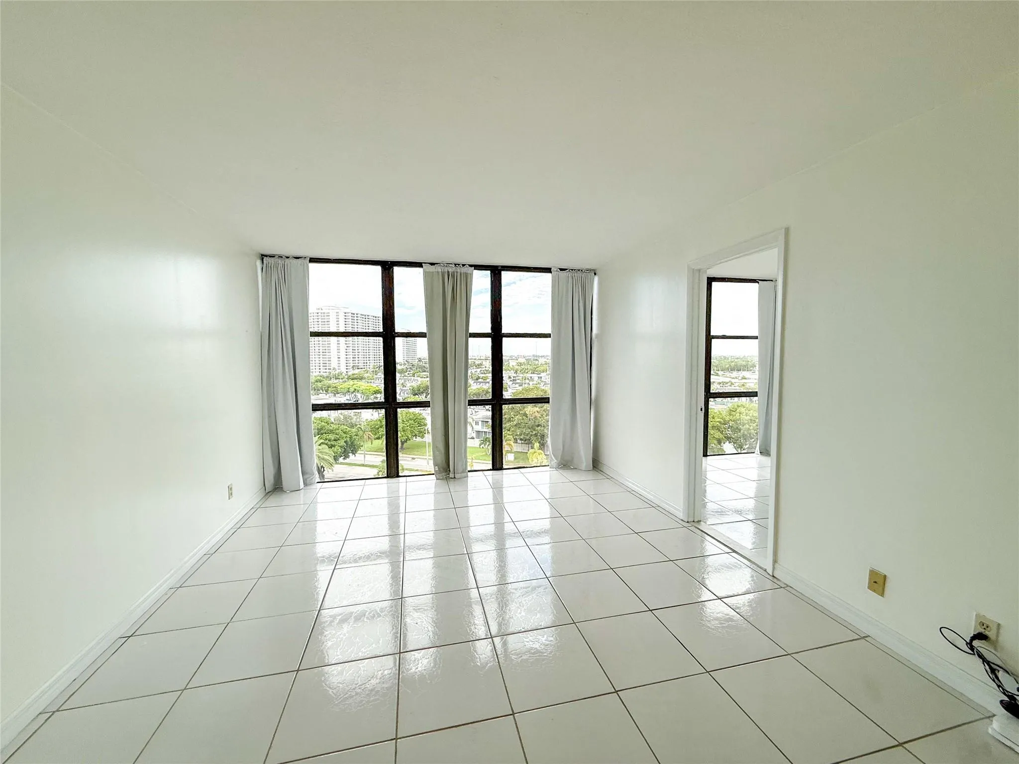 800 Parkview Dr, #903